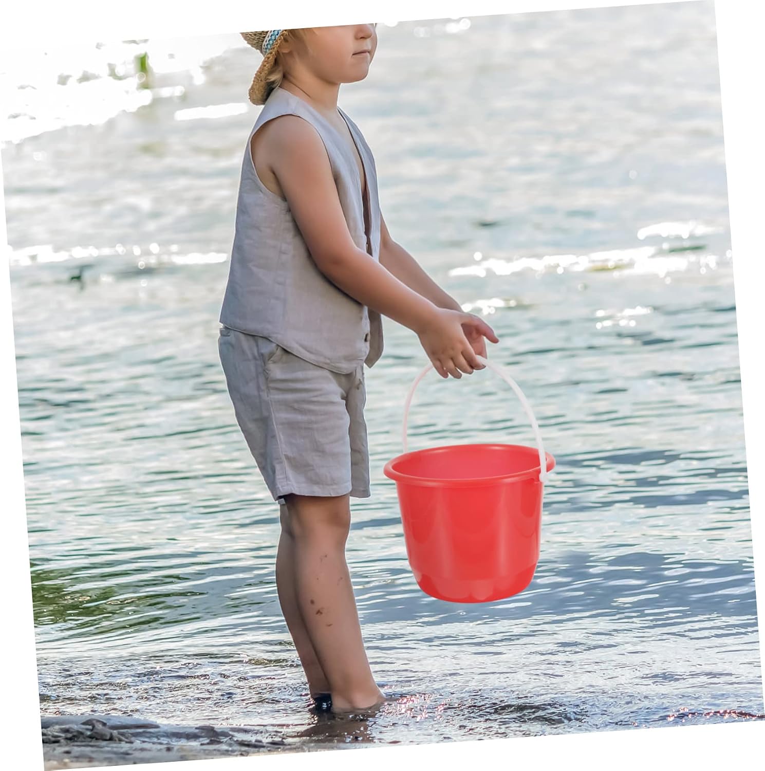 Portable Plastic Water Bucket with Handle Multipurpose Water Container for Dogs Gardening and Home Use Easy to Clean Heavy Capacity