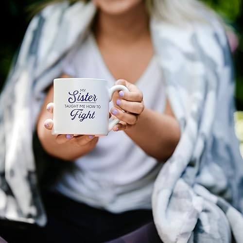 Miniatura 9 de Pavilion - Taza de té de camuflaje púrpura de 15 onzas con texto en inglés "Sister- My Sister Taught Me How To Fight"