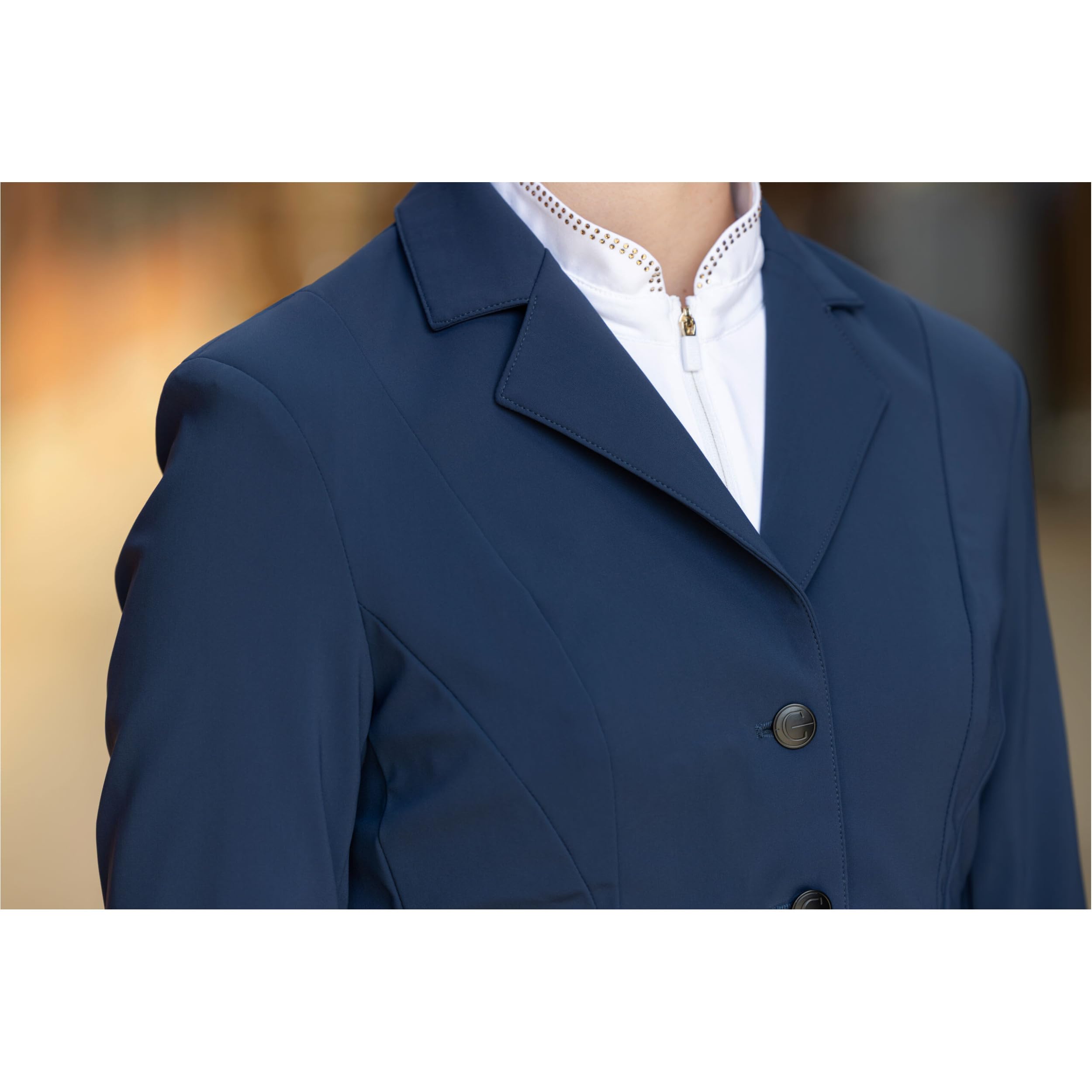 Covalliero - Damen Turnierjacket Competition FS26 – Turniersakko mit 4-Knopf-Leiste, 2 Ziertaschen & 2 Reitschlitzen – perfekte Passform – Turnierjacke in Dunkelblau (Dark Navy) – Gr. XS-XXL
