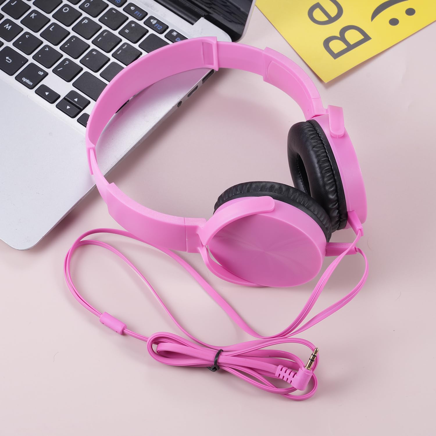 Paquete de 2 auriculares de aula para estudiantes escolares, juego de auriculares duraderos con cable para niños, adolescentes, niños y adultos (LS450, rosa y amarillo)