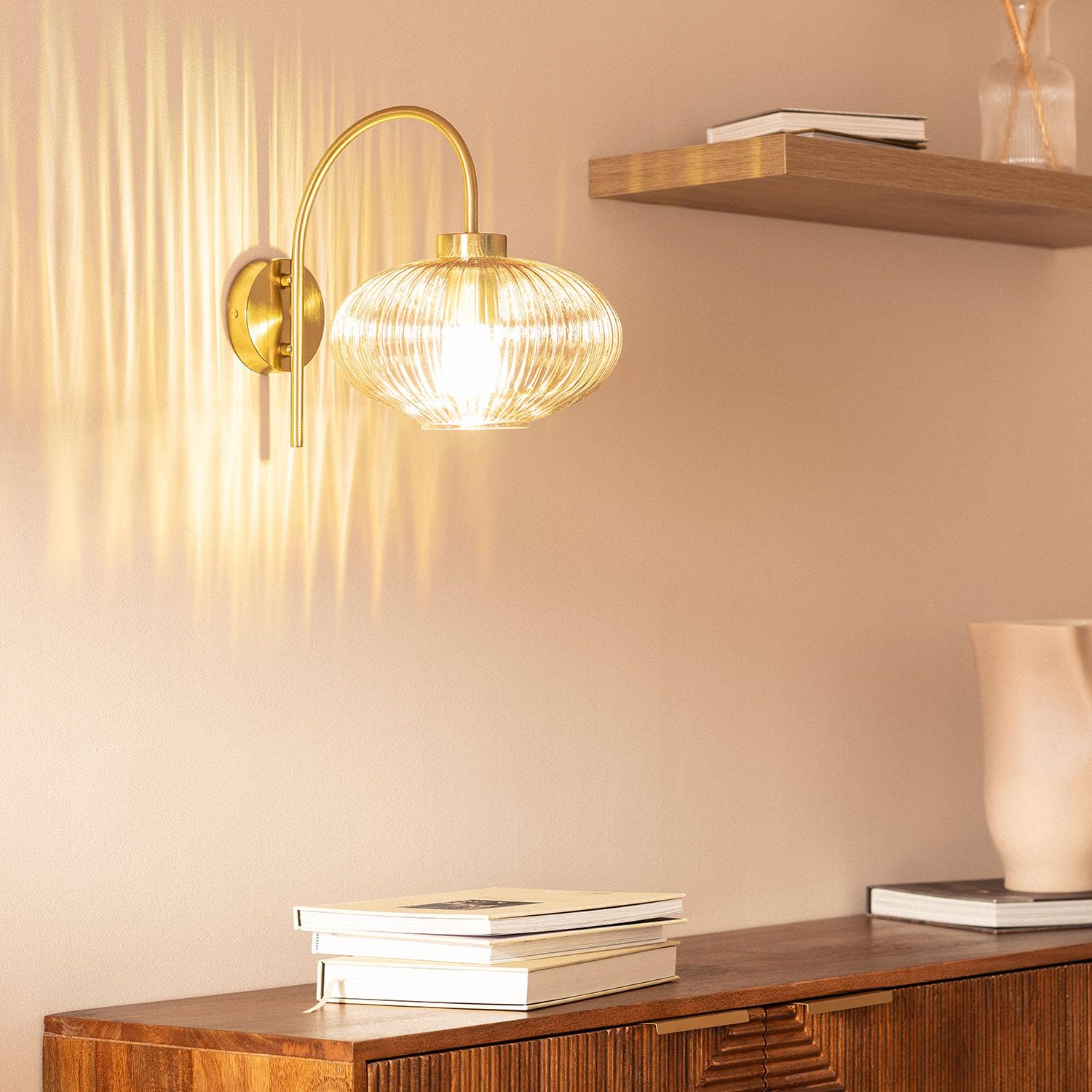 Art Deco wandlamp brons met marmer en amber glas - Nina Art Deco wandlamp brons met marmer en amber glas - Nina
