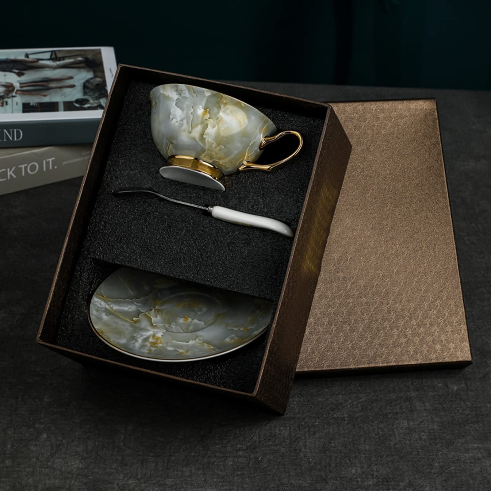 Coffret cadeau tasses à thé en porcelaine et bords dorés