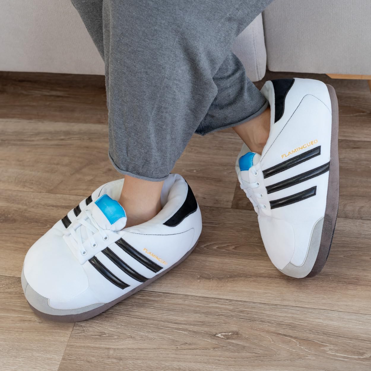 Flamingueo Chausson Sneakers - Chaussons Femme, Pantoufles Homme, Chausson Femme Hiver, Unisexe, Slippers Femme, Chausson Homme, Taille Unique