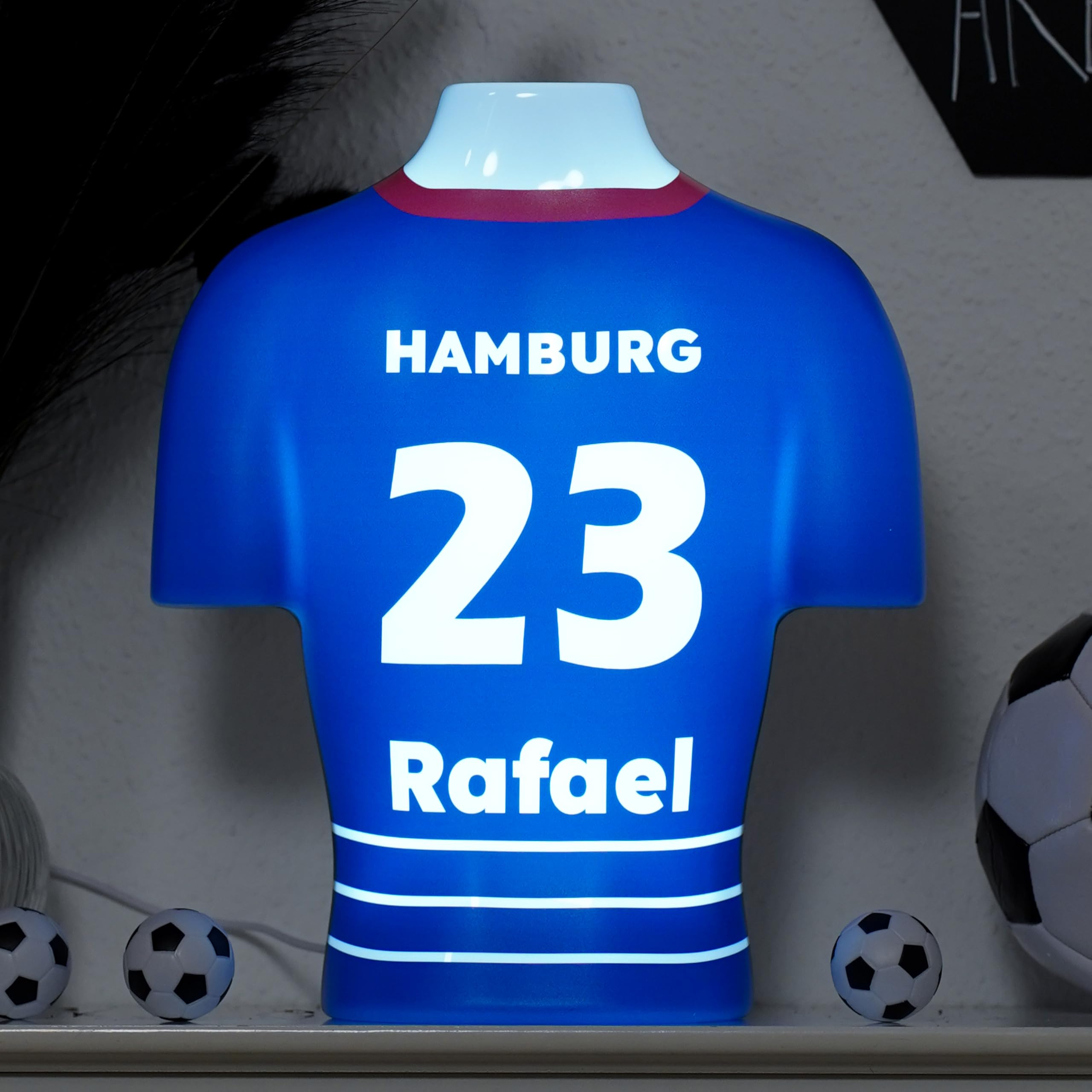 Fussball Trikot Lampe mit Namen – LED Nachtlicht Kinder, personalisierte Geschenke für Männer, Einzigartige Wanddeko für Fussball-Fans, Fußball Sachen für Jungen [Blau-Weiß | 25x30 cm]
