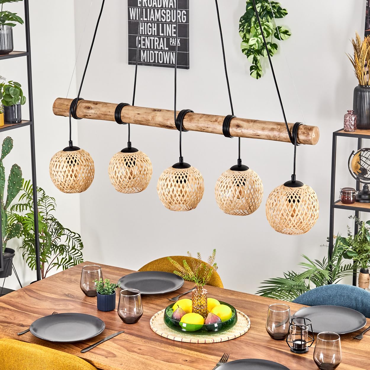 HOFSTEIN Pendelleuchte Basto, 5-flammige Hängelampe aus Metall/Holz/Bambus in Schwarz/Natur, Boho Hängeleuchte mit Bambusschirmen u. Holzbalken, max. 150cm, E27, Esszimmer, Wohnzimmer, Küche