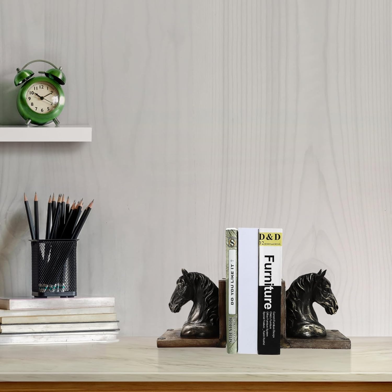 馬の頭のブックエンド ペア 樹脂製本棚金具 高精細彫刻装飾 オフィス 書斎用デスクアクセント 新築祝い向け 1Pair