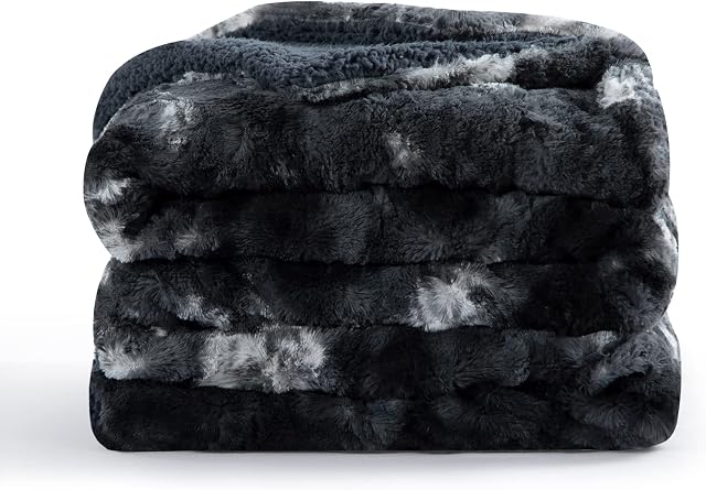 Aisbo Faux Fur Throw Blanket Warm - Winter Blanket Sherpa Fleece Fluffy Blanket Soft Throw for Bed Large Throw, Black, 229x229cm
