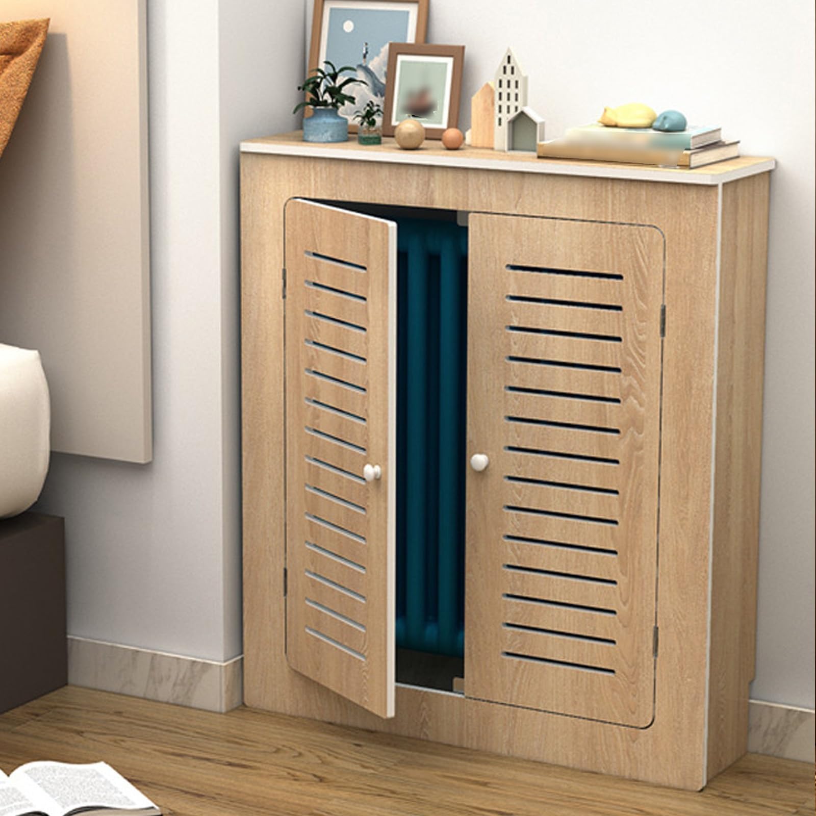 Cache-radiateur bois et plastique pour un salon scandinave chaleureux et ordonné