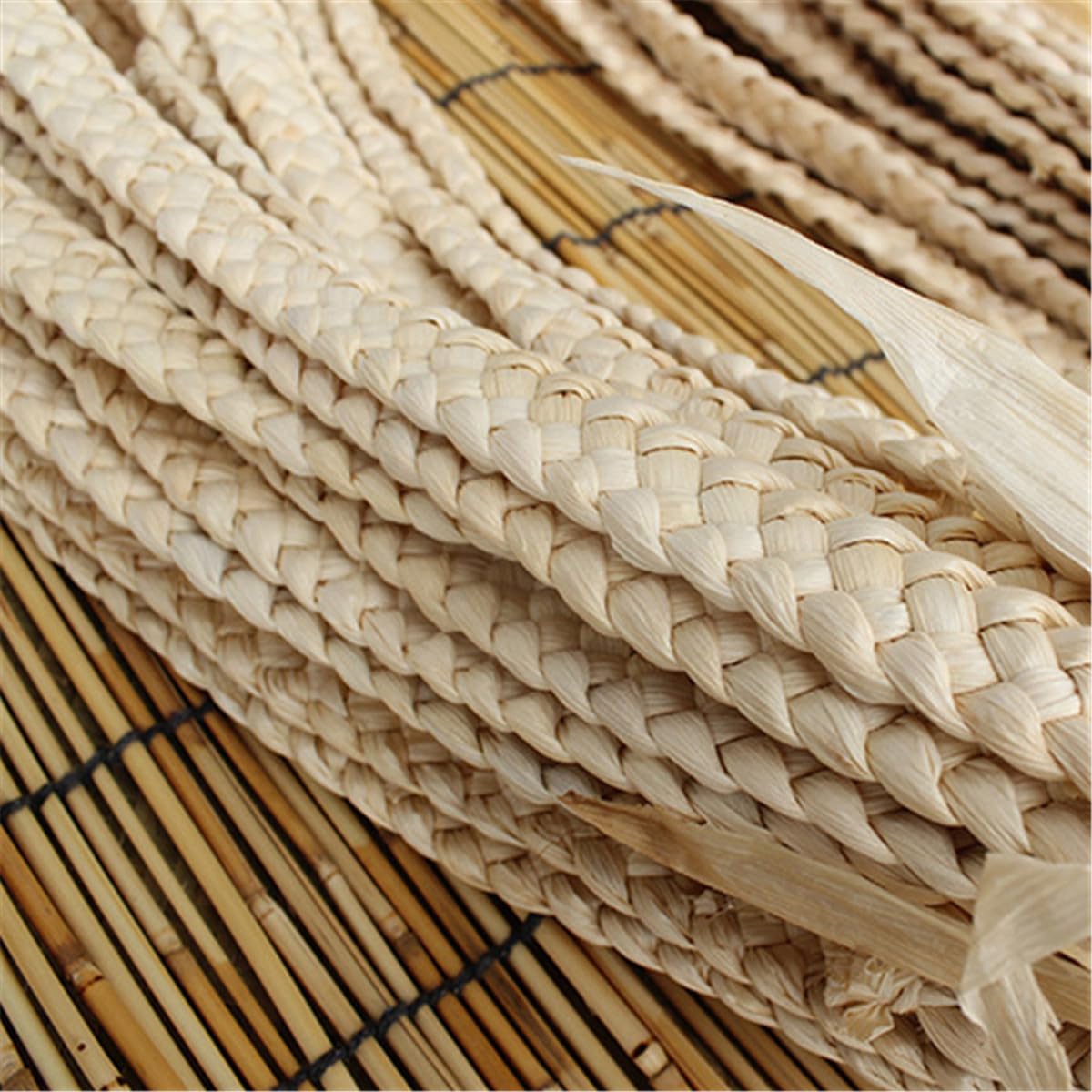 Czsycdsf 30 Meter 5 Strand Basket Natural Materials Corn Husk Leaf Braid DIY Rope, Grass Cord for Chair Caning, Basket Wicker Weaving and Wicker Furniture Making Basketry Repair Supplies, 2.5cm Width