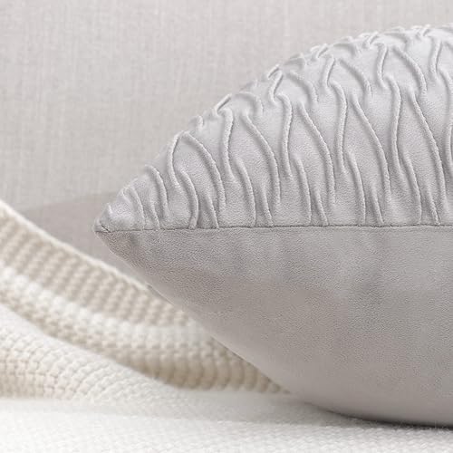 Miniatura 3 de MADIZZ Juego de 2 fundas de almohada decorativas de terciopelo súper suave de 18 x 18 pulgadas, cuadrados blancos grisáceos con textura, estilo de