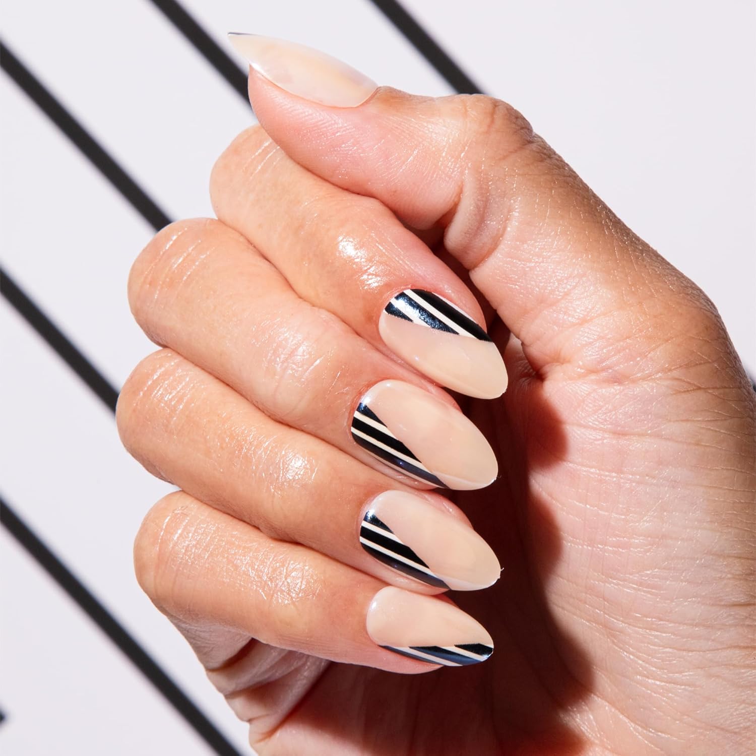 Chillhouse - Chill Tips, Press on Nails Kit - Très Dramatique (Almond) - 24 Nail Shapes & Sizes - Up to 2 Weeks of Wear - Customizable Fit - Reusable - Latina Founded & Women Owned - Beauty, Self Care - Image 2