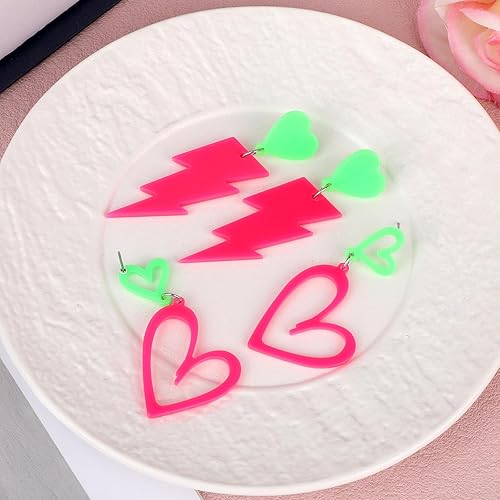 Vista 3 de 2 pares de aretes acrílicos de los años 80 y 90, aretes de corazón verde neón y perno de luz, joyería retro para mujer, disfraz de los años 80 y 90