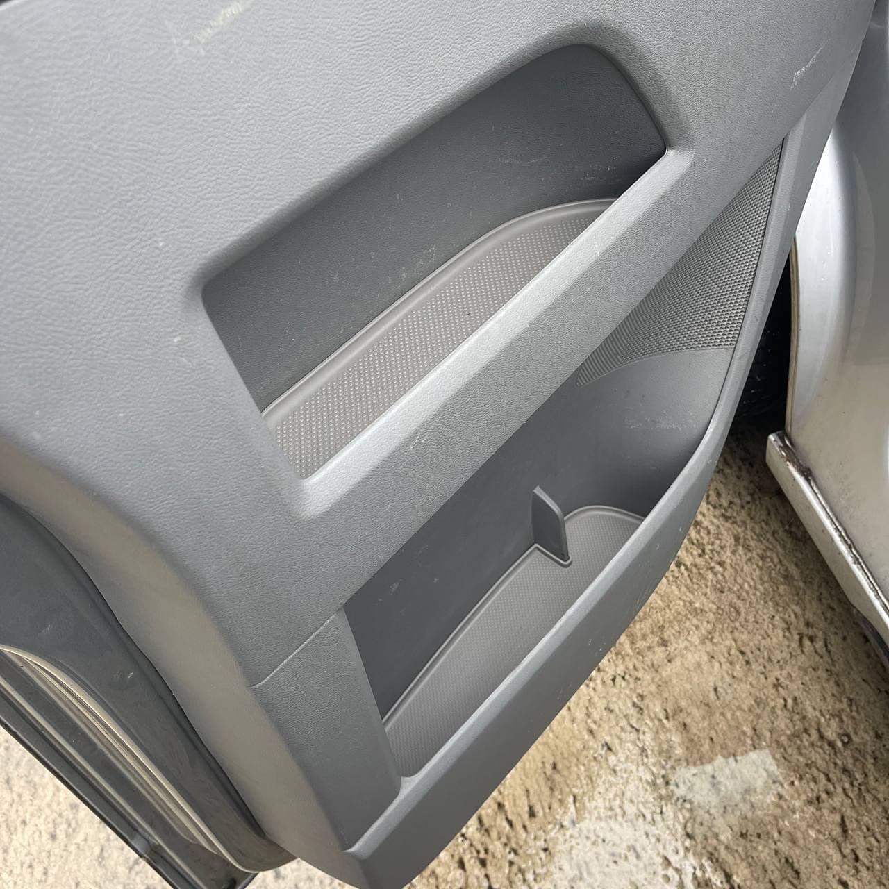 VAN-X kompatybilne z VW T5, T5.1 wkładki do kieszeni drzwi, guma, wkładka do drzwi (jasnoszara), podwójny pasażer + stylizacja wnętrza kierowcy