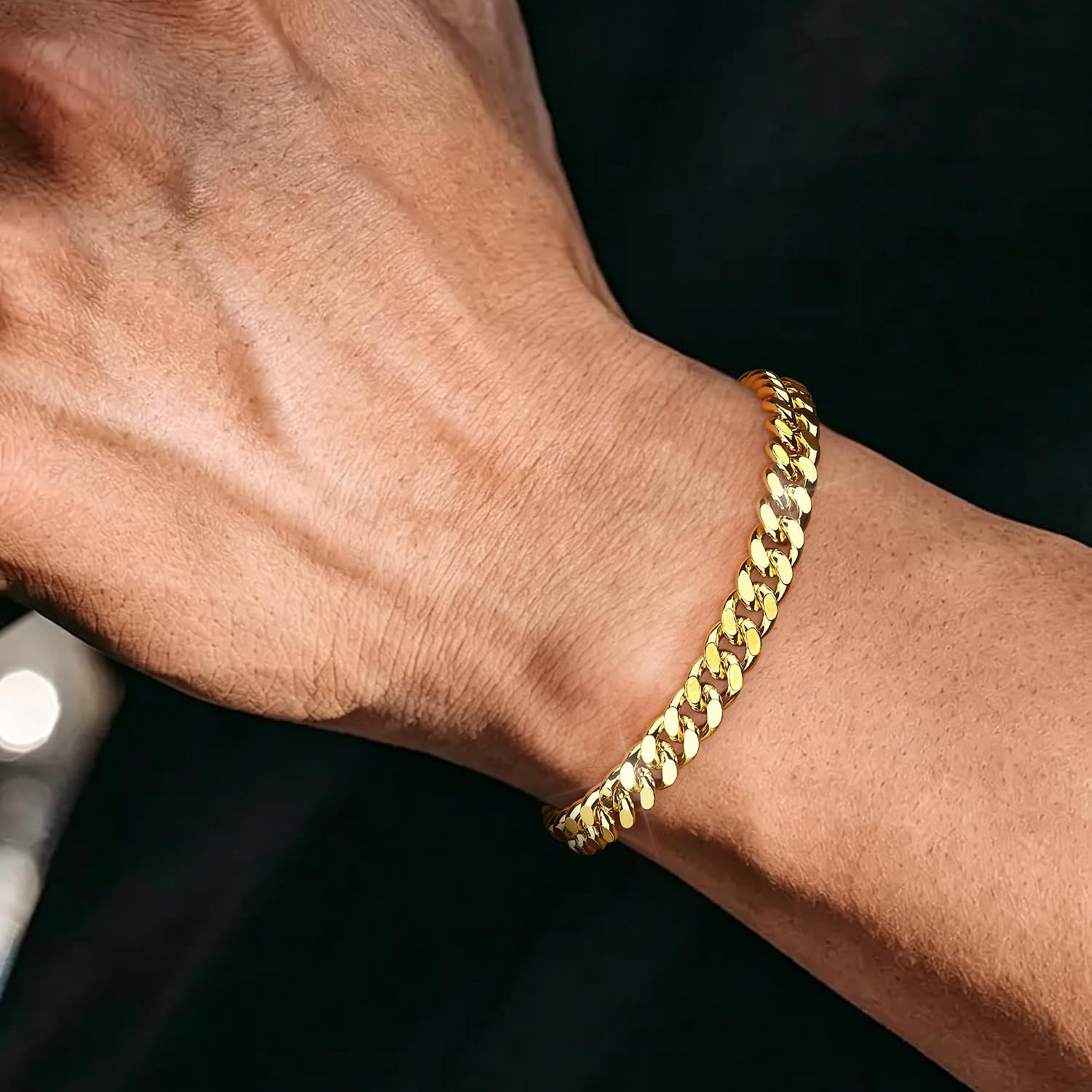HIKARITO 7mm Gold Cuban Link Chain Bracelet for Men ＆ Women,14K Gold Bracelets Chain for Women & Men Chains for Mens Cuban Chains Bracelet Secure Buckle Hypoallergenic Trendy Dainty Jewelry Gifts Size( 7.5/8/8.5 in)