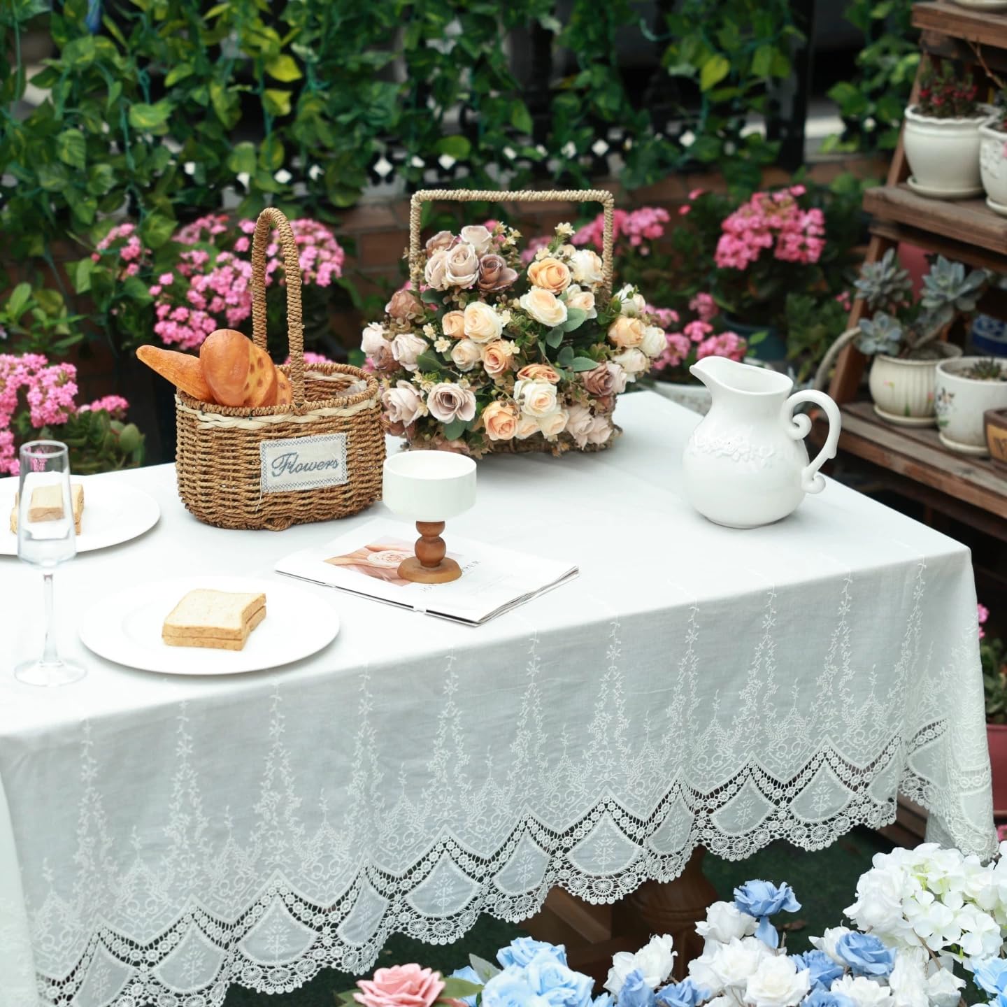 Devola Tischdecke Baumwolle Weiß Tischwäsche mit Spitzenoptik Rechteckige Tischdecken Tischtuch mit Blumen, Französische Rustikale Bestickte Tischdecke für Hochzeit Party Bankett Empfang 260x130cm