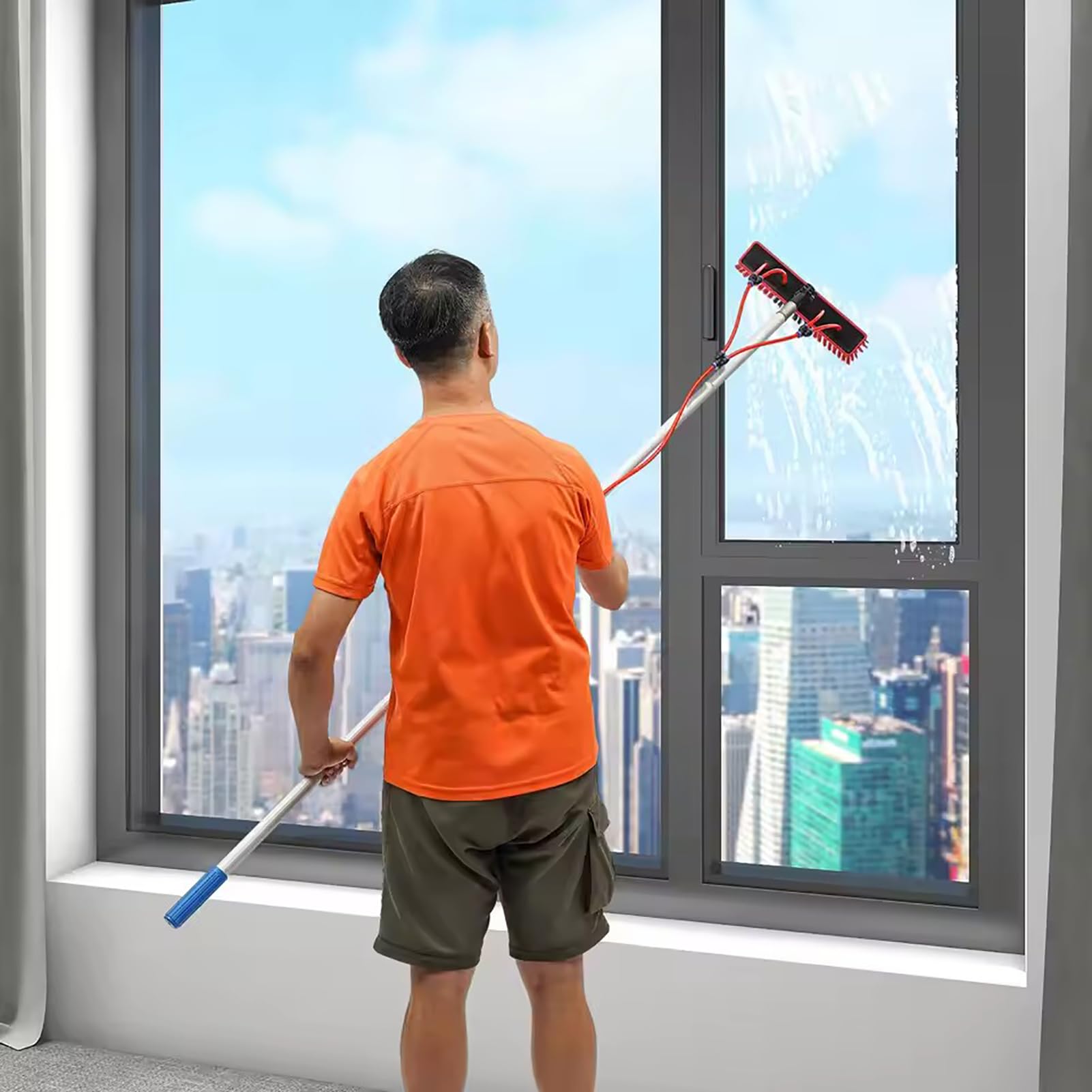 Nettoyer les vitres d'extérieur en hauteur avec la brosse pour panneaux solaires 7m