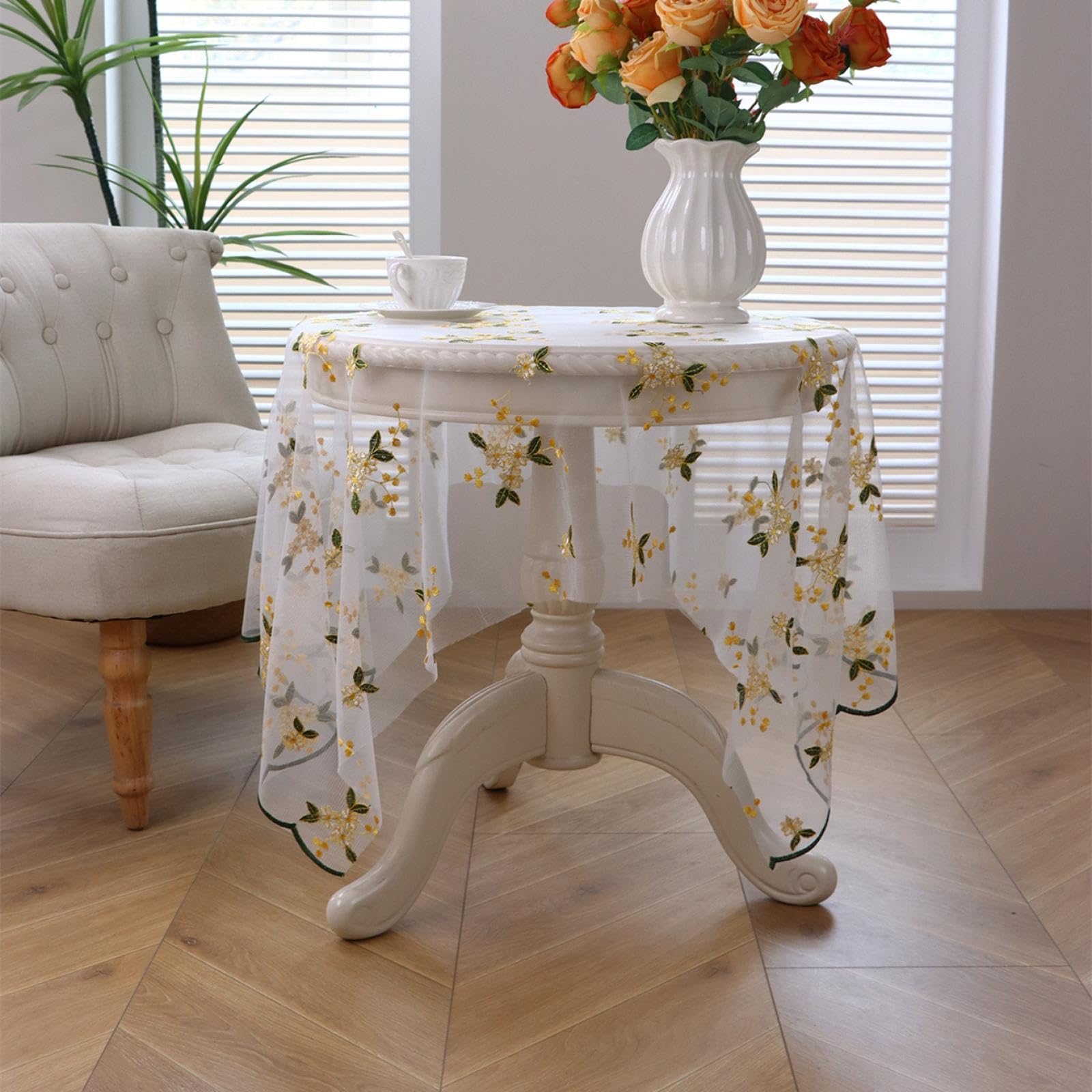 Nappe en dentelle haut de gamme brodée de fleurs pour décoration raffinée