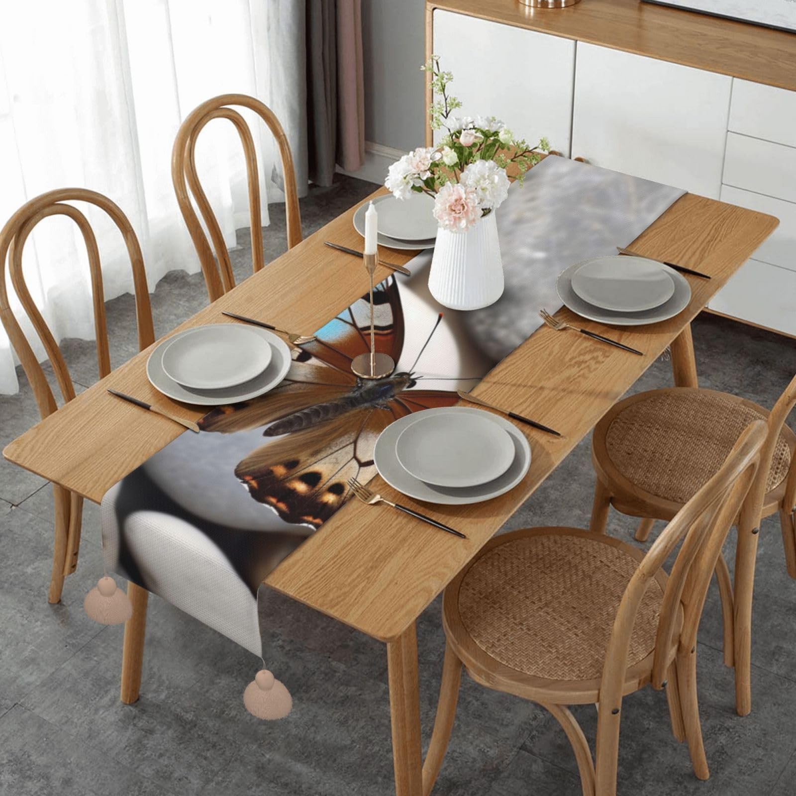Chemin de table papillon décoratif pour sublimer votre repas en salle à manger