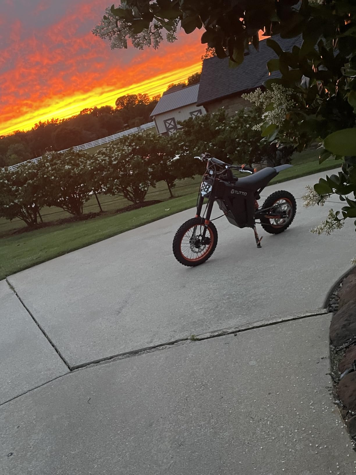 Soleil01 Electric-Dirt-Bike for Teens Adults, 14"/12" Fat Tire 2000W Electric-Motorcycle with 48V 21AH Battery Ebike 37MPH Hydraulic Brakes Mountain Off-Road EBike Fit Age 13+ photo review