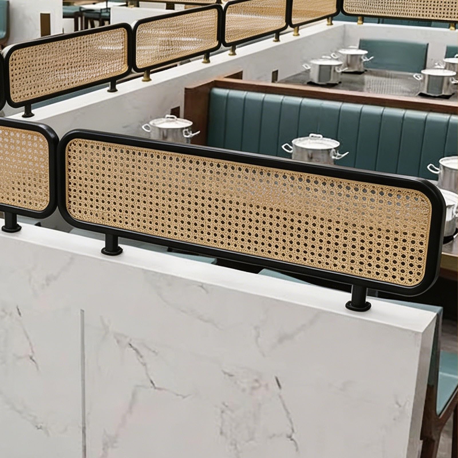 Panneau comptoir cuisine noir et séparateur d'espace pour restaurant bureau