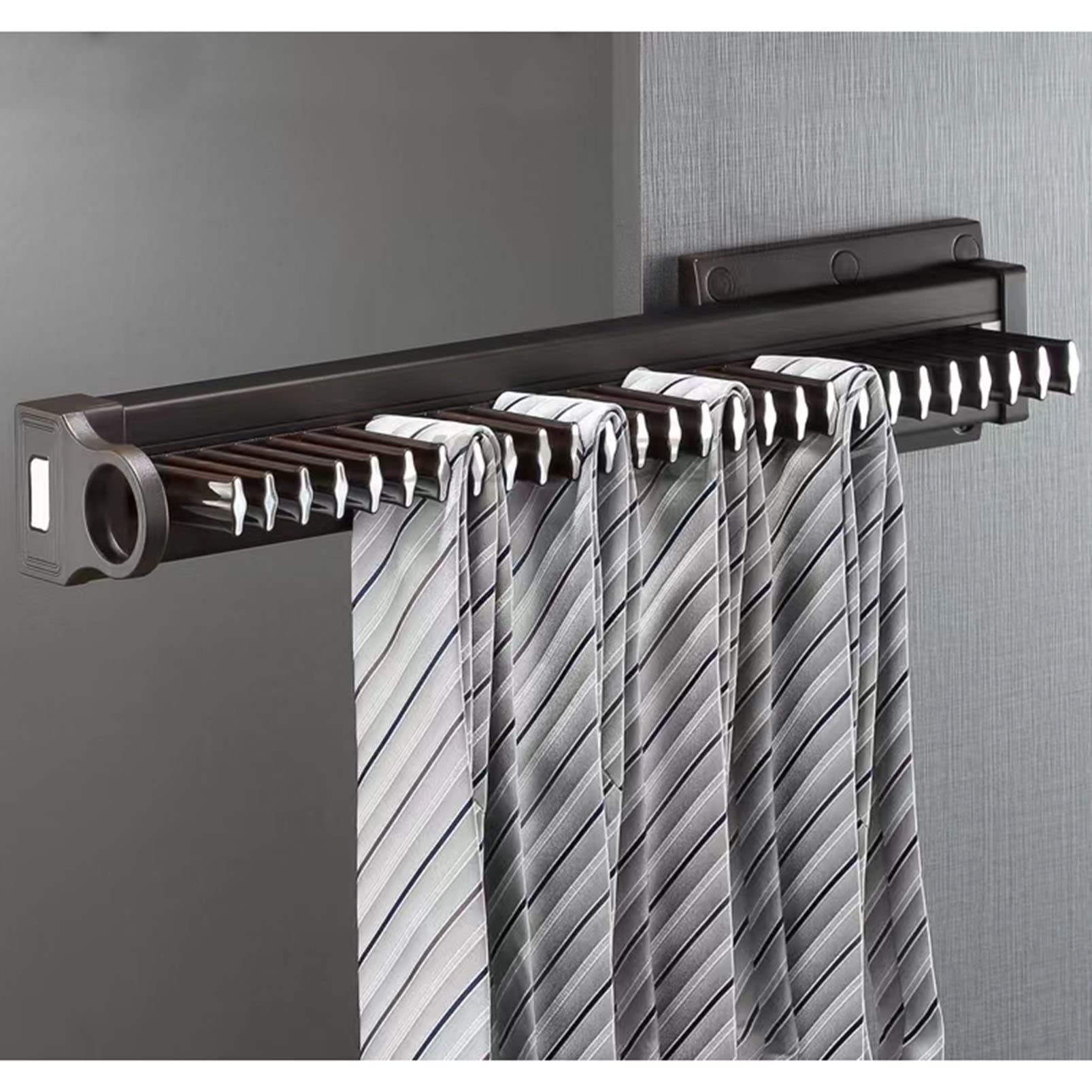 Cintre coulissant pour ceintures et gain de place garde-robe