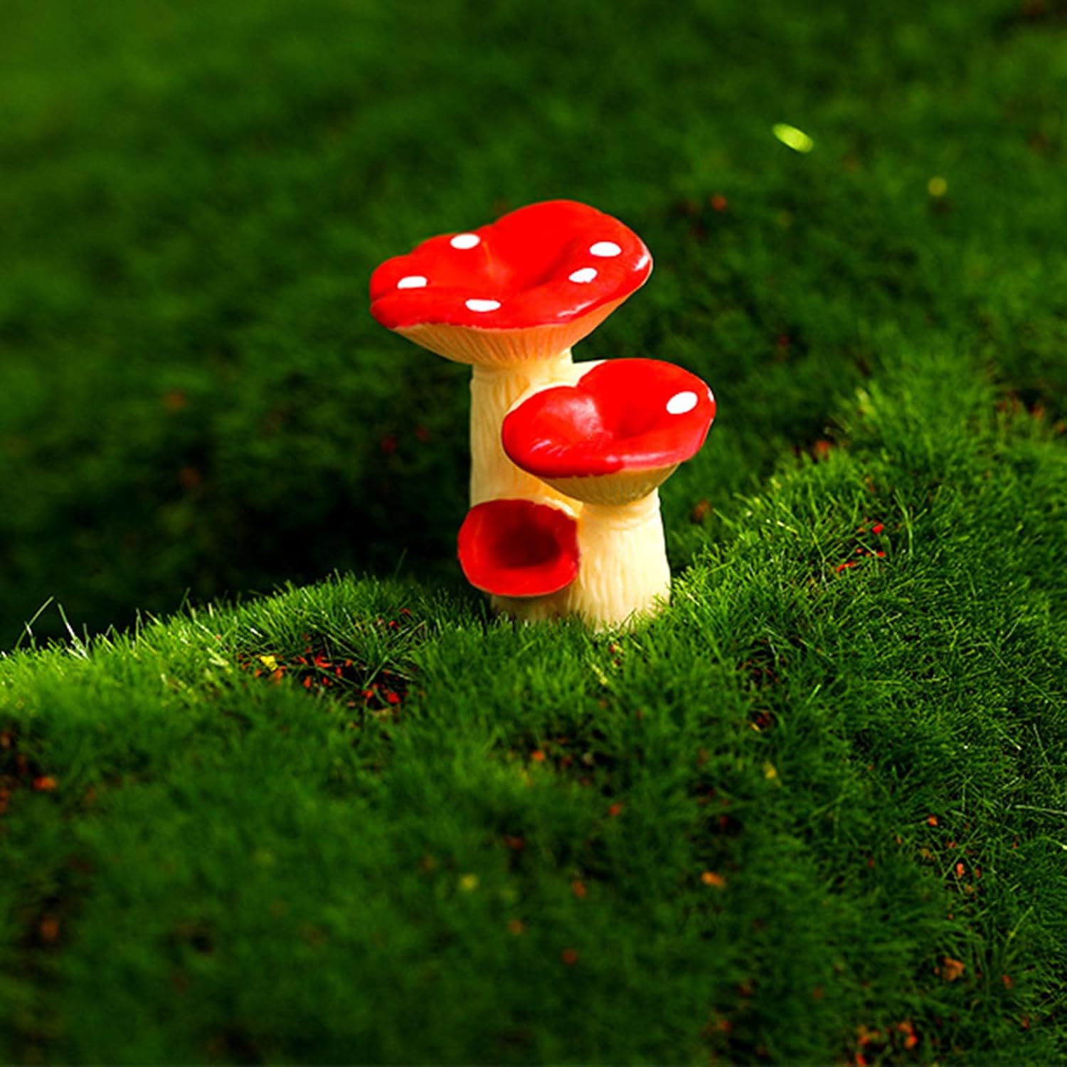 14 Pcs Miniature Squirrel Figurines Mushroom Decors Tiny Resin Squirrel Mushroom Fairy Ornament for Outdoor Landscape Garden Lawn Pot DIY Cake Decorations