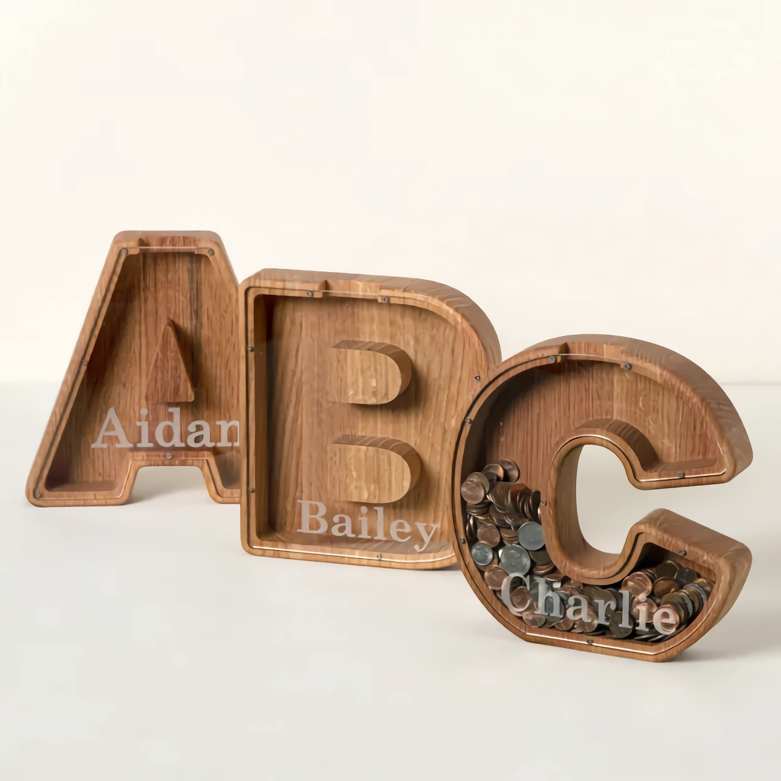 Amazon.com: 個性化姓名木製存錢罐禮品硬幣銀行,雷射雕刻名稱26 個英文字母DIY 裝飾,生日、聖誕節實用禮物(U) : 玩具和遊戲