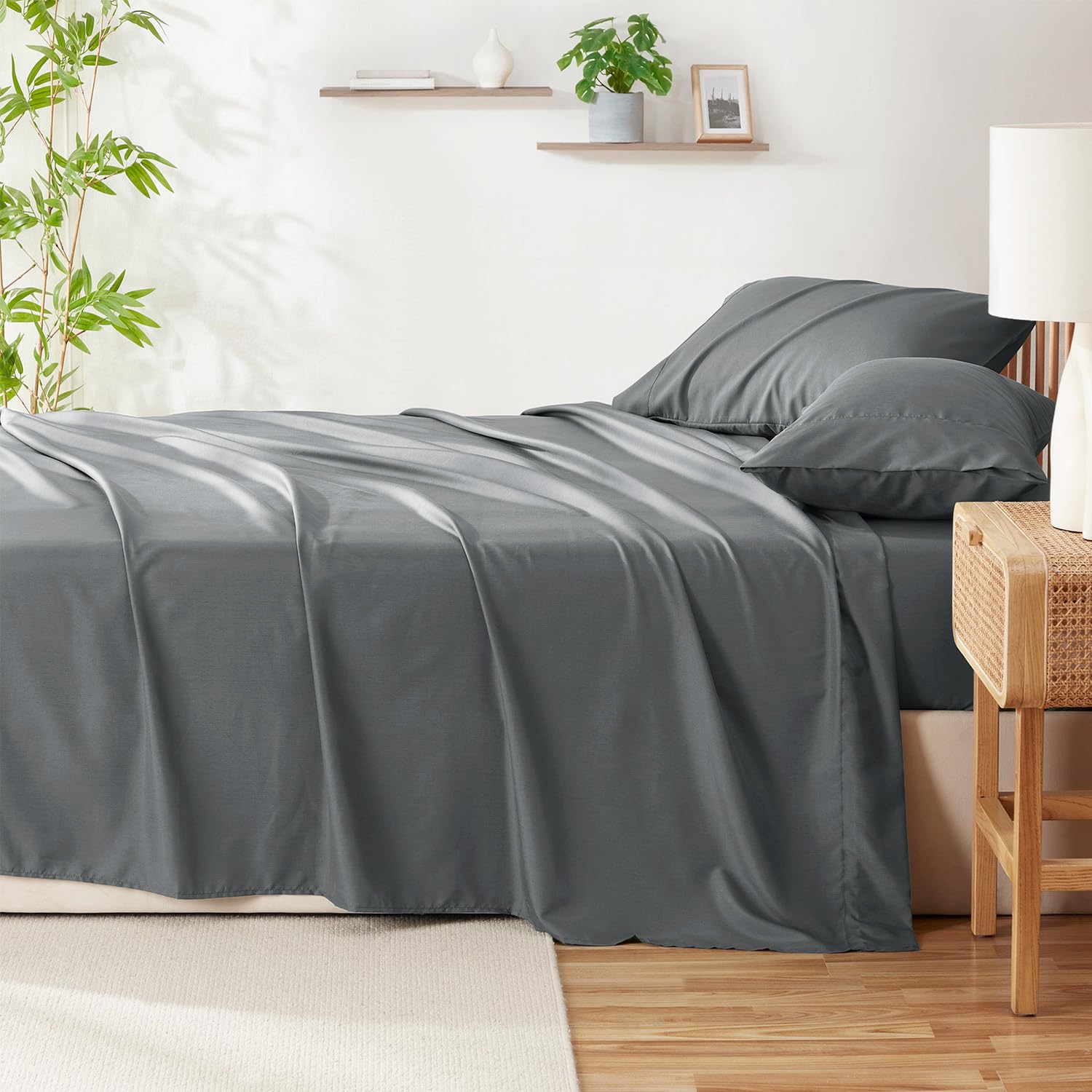 Hearth & Harbor 4-częściowy zestaw pościeli na łóżko king-size, 60% mikrofibra, 40% sztuczny jedwab pochodzący z bambusowych prześcieradeł King Size, oddychające prześcieradła na łóżko King Size,