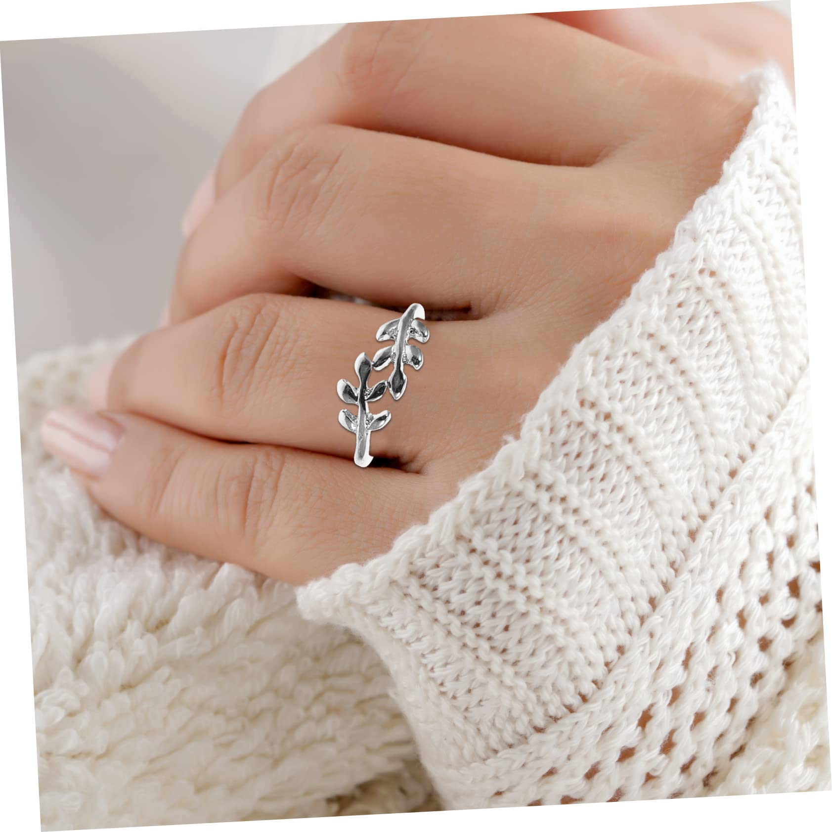 Housoutil 6Pcs Adjustable Leaf Design Crochet Rings Yarn Tension Rings for Knitting Crochet Accessories Finger Loop Thimbles for Craft Projects