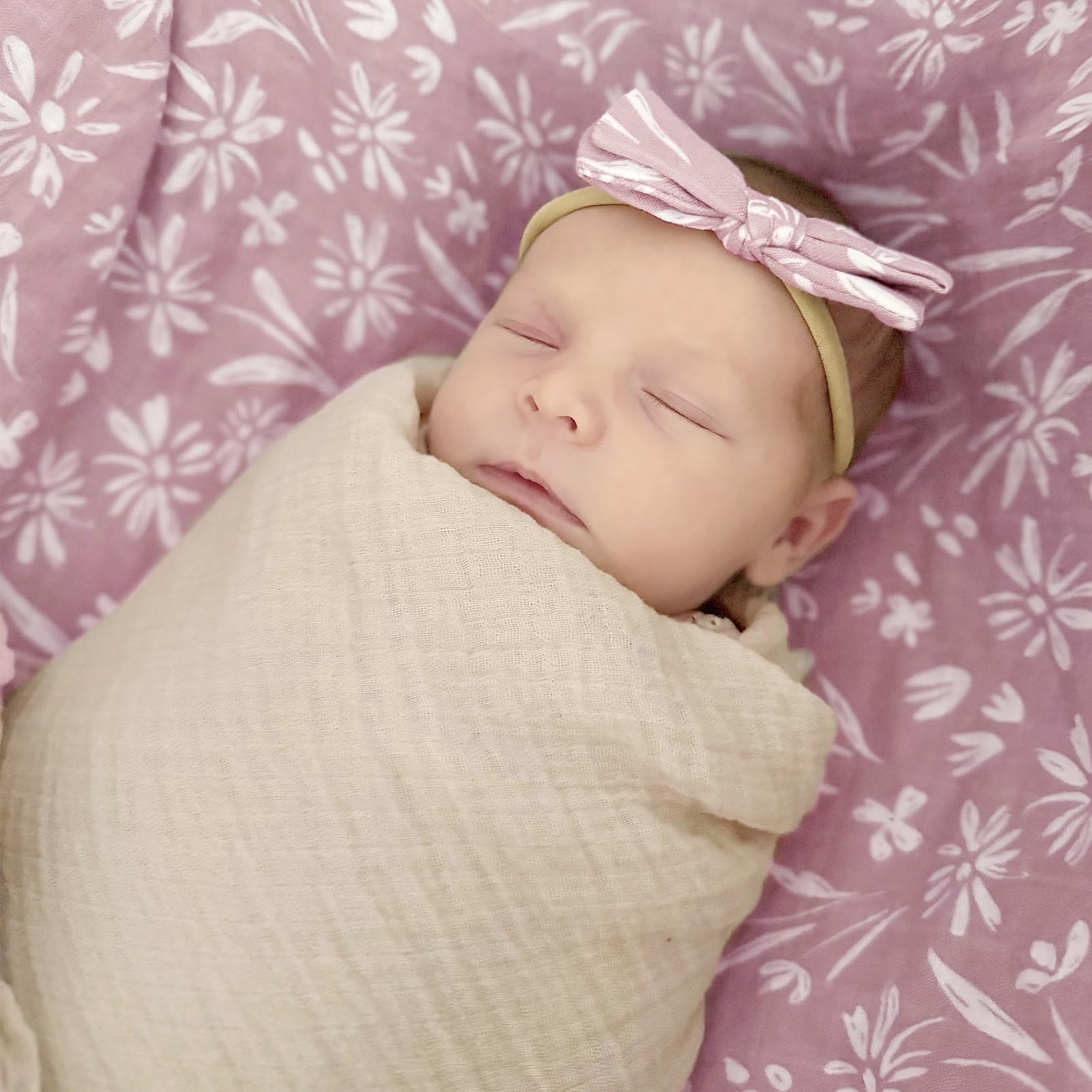 LifeTree Baby-Wickeldecke und Schleife, mauvenfarbenes, florales Musselin-Wickelset für Neugeborene, mit passender Stirnband-Schleife, Wickeldecke für Kleinkinder, 119,4 x 119,4 cm, 70 % Viskose aus