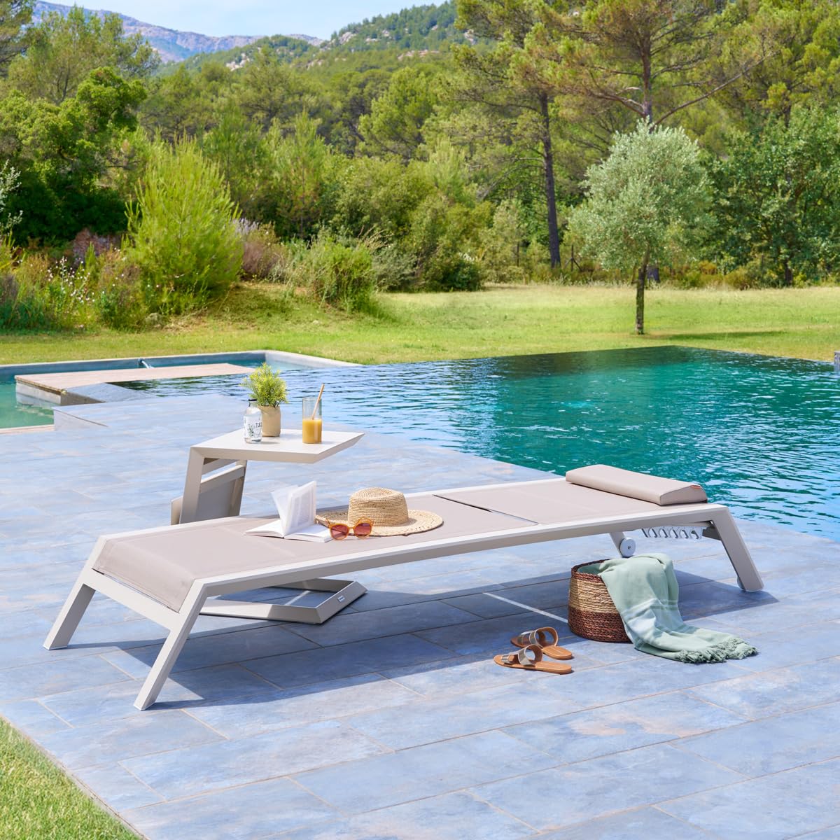 Hespéride - Transat Inclinable Allure Lin et Argile 2 Roues Empilable Anti-Rouille 5 Positions Mobilier Détente pour Jardin, Terrasse, Balcon