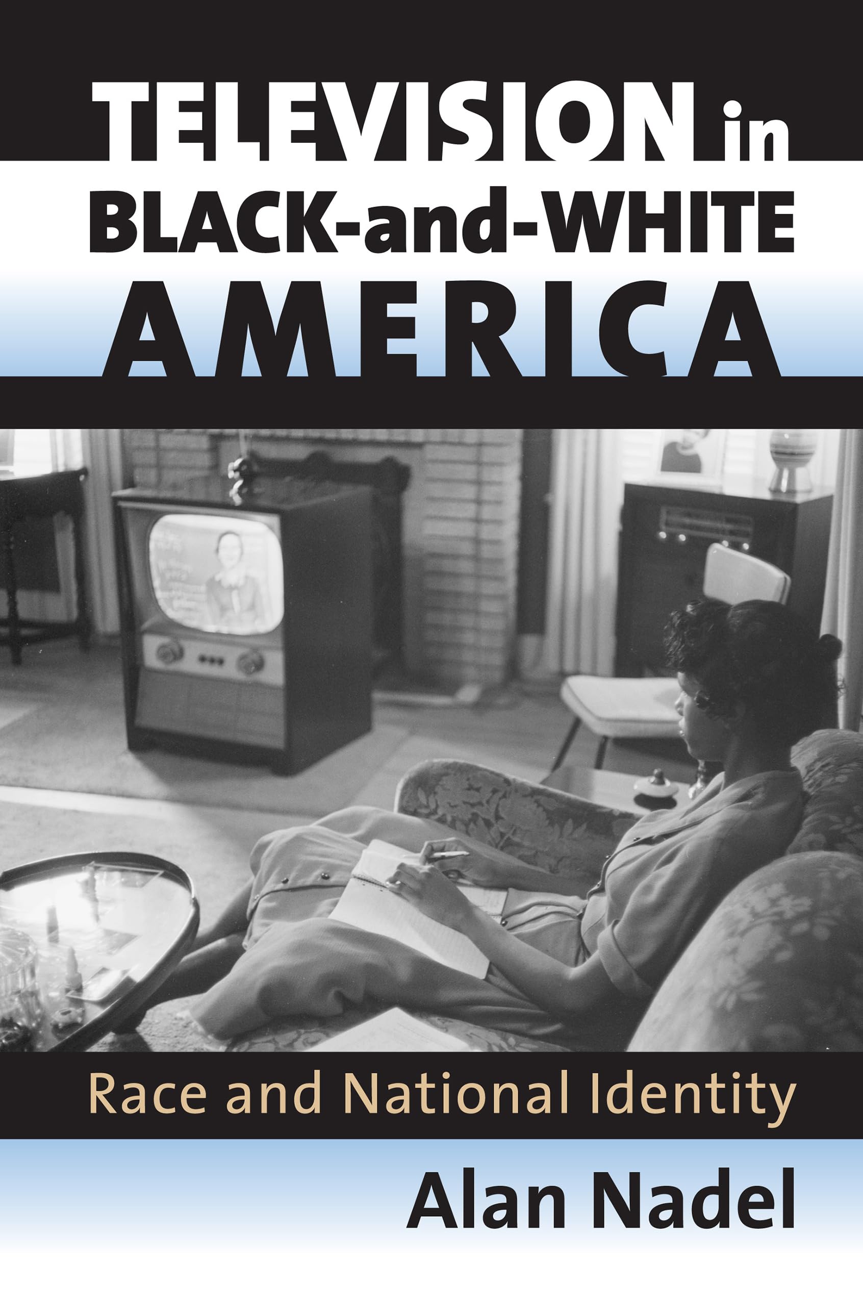 Television in Black-and-White America décrypte l'impact des médias sur l'identité raciale