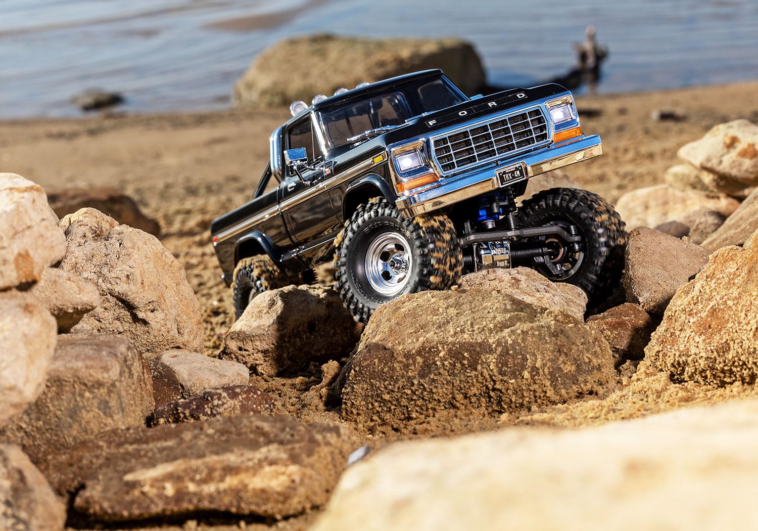 s-idee TRAXXAS TRX-4M Ford F150 Negro 4x4 Lifted 1/18 Crawler RTR Brushed con batería y cargador USB