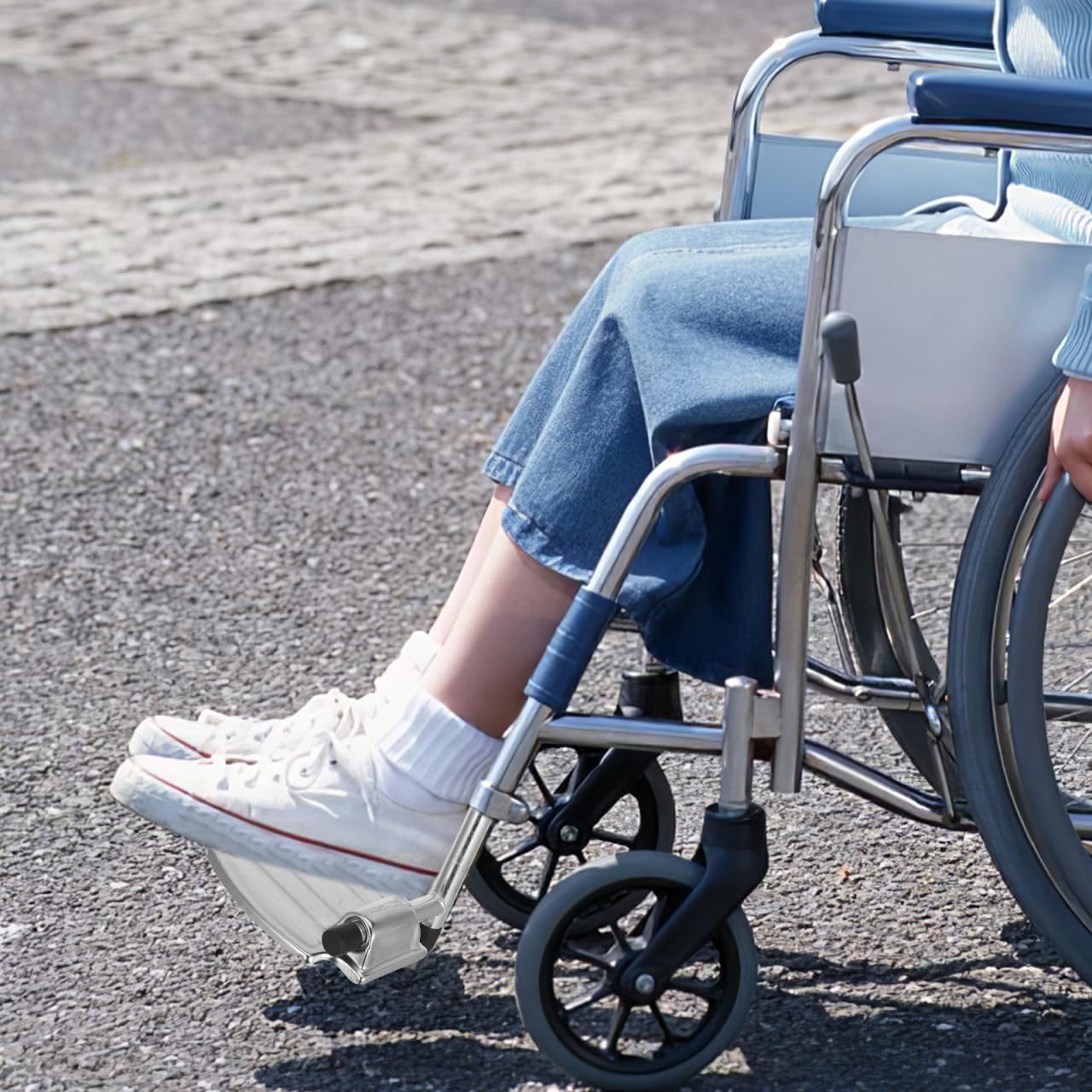 Reposapiés Paquete de 2 Unidades Diseño Compacto y Elegante de Metal Ligero y Fácil de Usar para Silla de Ruedas Adecuado para Personas Mayores y Deportistas