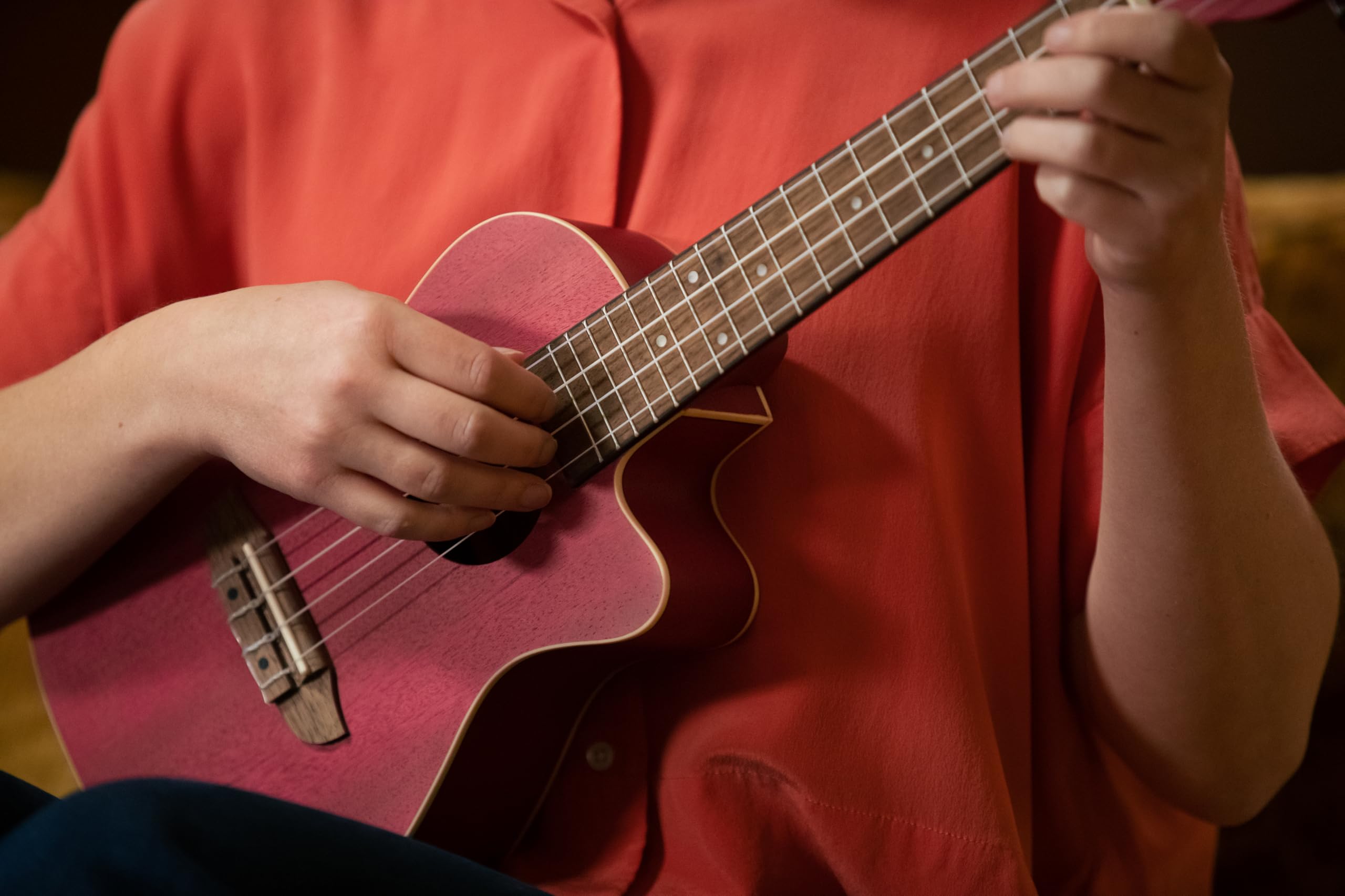 Ortega Guitars Ukulele Concerto Elettro-Acustico – Earth Series – con Cutaway – Okoume, Berry-Coloured (RURUBY-CE)