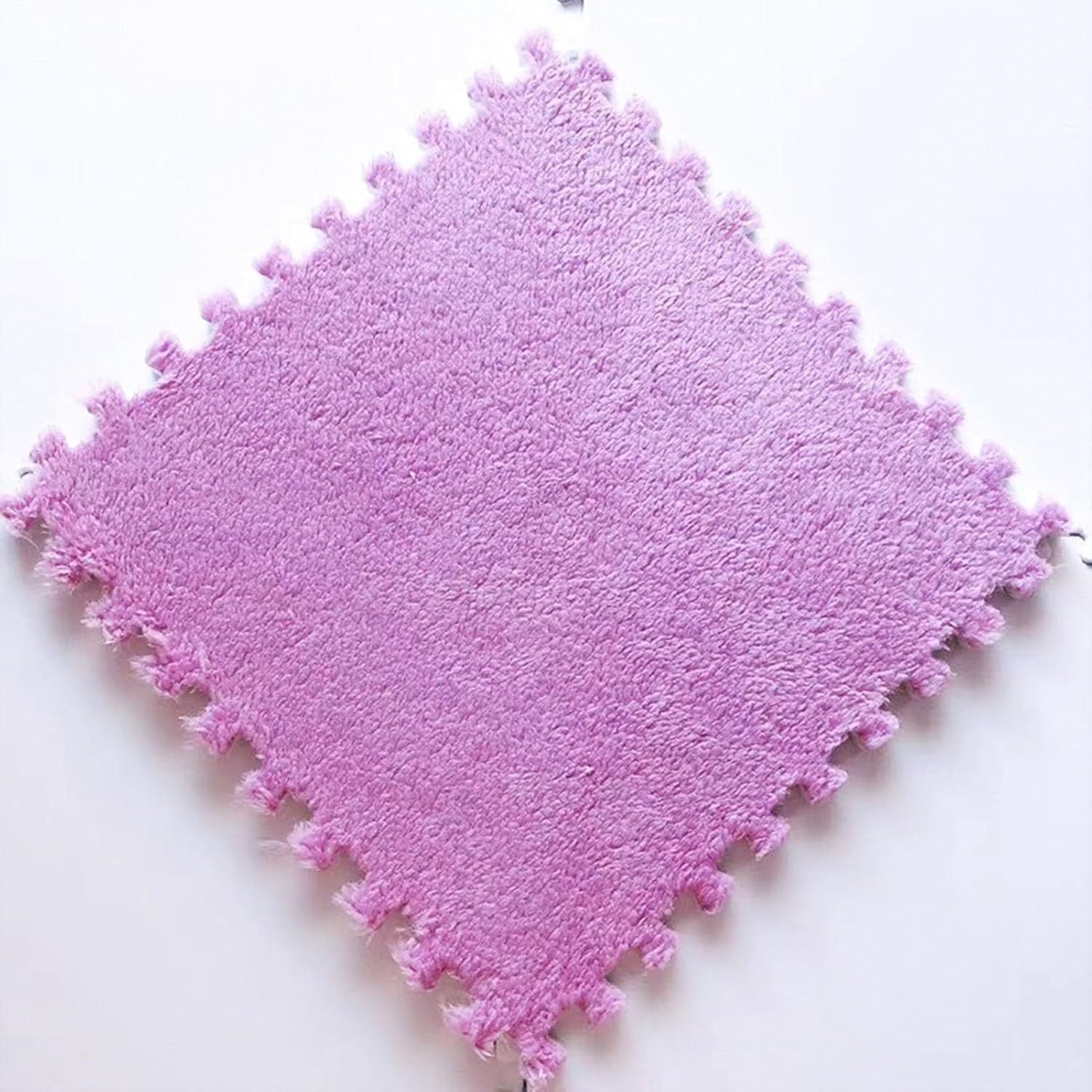 Ce Tapis de Jeu Puzzle en Mousse Violette épaisse, composé de 36 pièces, Mesure 30 x 30 x 1 cm et est idéal pour Les Enfants. Doux et Confortable, il Convient Parfaitement aux bébés. Non tox