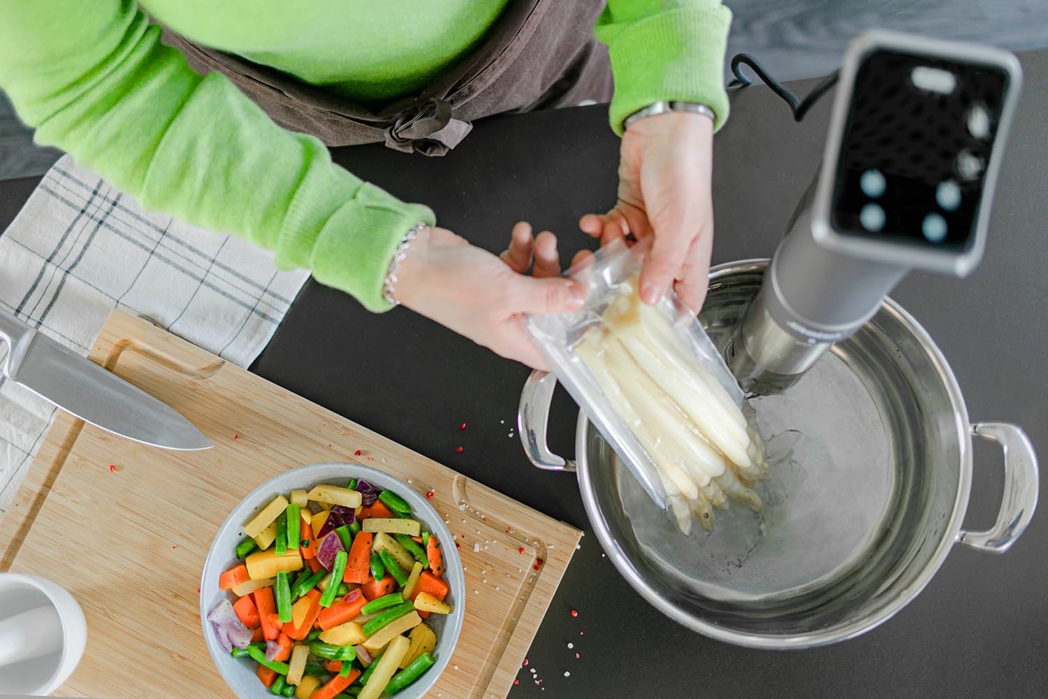 Cocedor sous-vide Steba, de uso variable para todas las ollas a partir de 15 cm de profundidad. SV 75.
