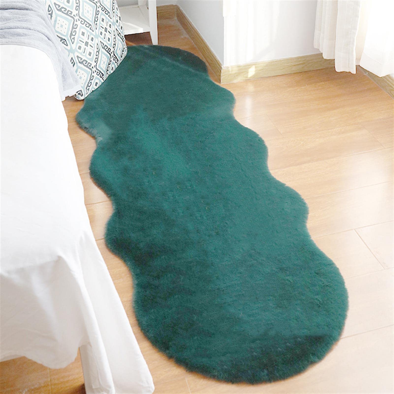 GueTTO Natural Faux Rabbit Fur Rug Ultra Soft Plush Extra Large Animal Rugs Living Room Wool Shaggy Fluffy 30mm Thick Pile Height Modern Area Rugs,Green,60x90cm