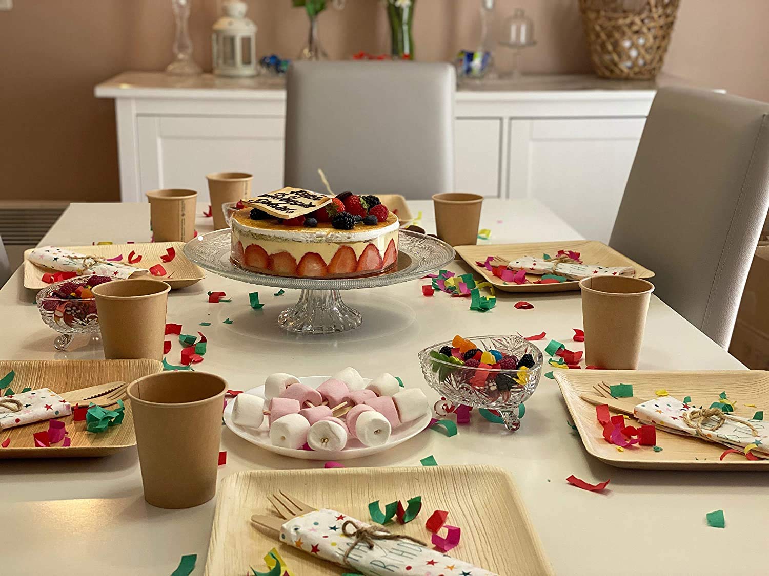 150 Pièces Vaisselle Jetable en Palmier 50x Assiettes, 75 Couverts en bois bambou(fourchette + couteau + cuillere) -25 Gobelets, Assiettes en Feuilles de Palmier Compostable & Neutre
