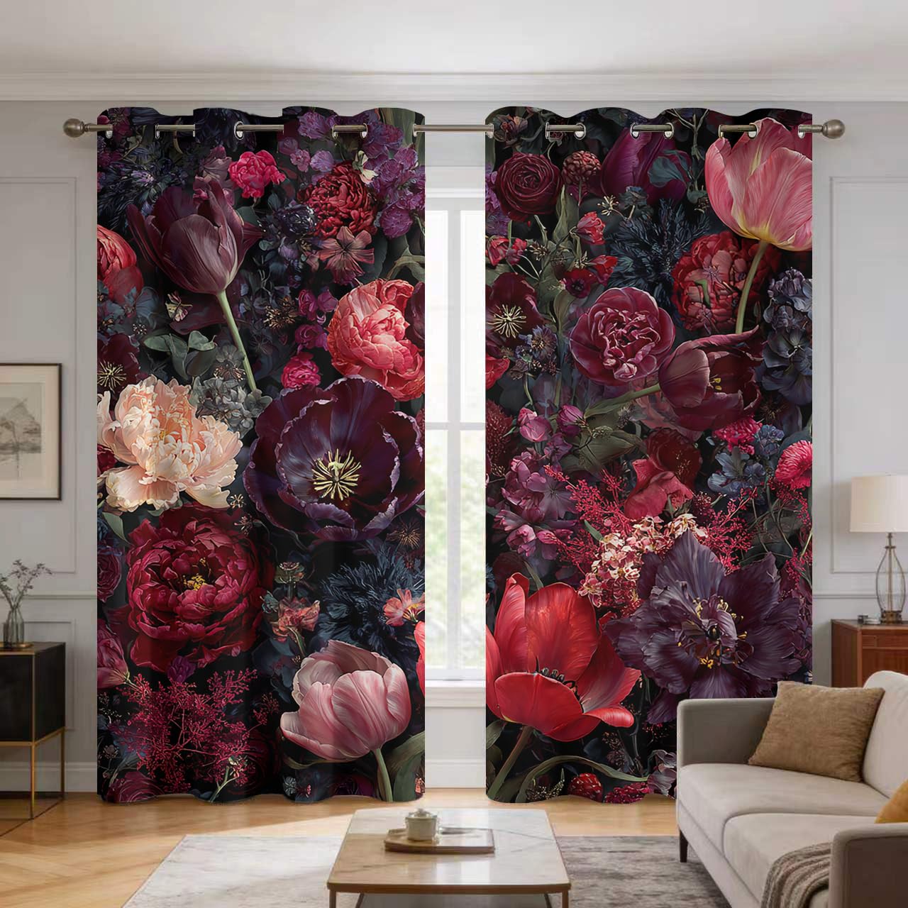 Rideaux occultants pour créer une ambiance salon cocooning avec fleurs sombres