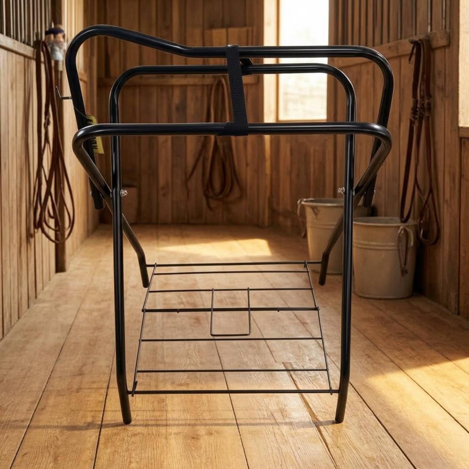 Milageto Supporto Sella Porta Sella Cavallo Cavallerizza Metallo Verniciato Nero con Guide Superiori Arrotondate E Piano Inferiore a Rete per Attrezzatura