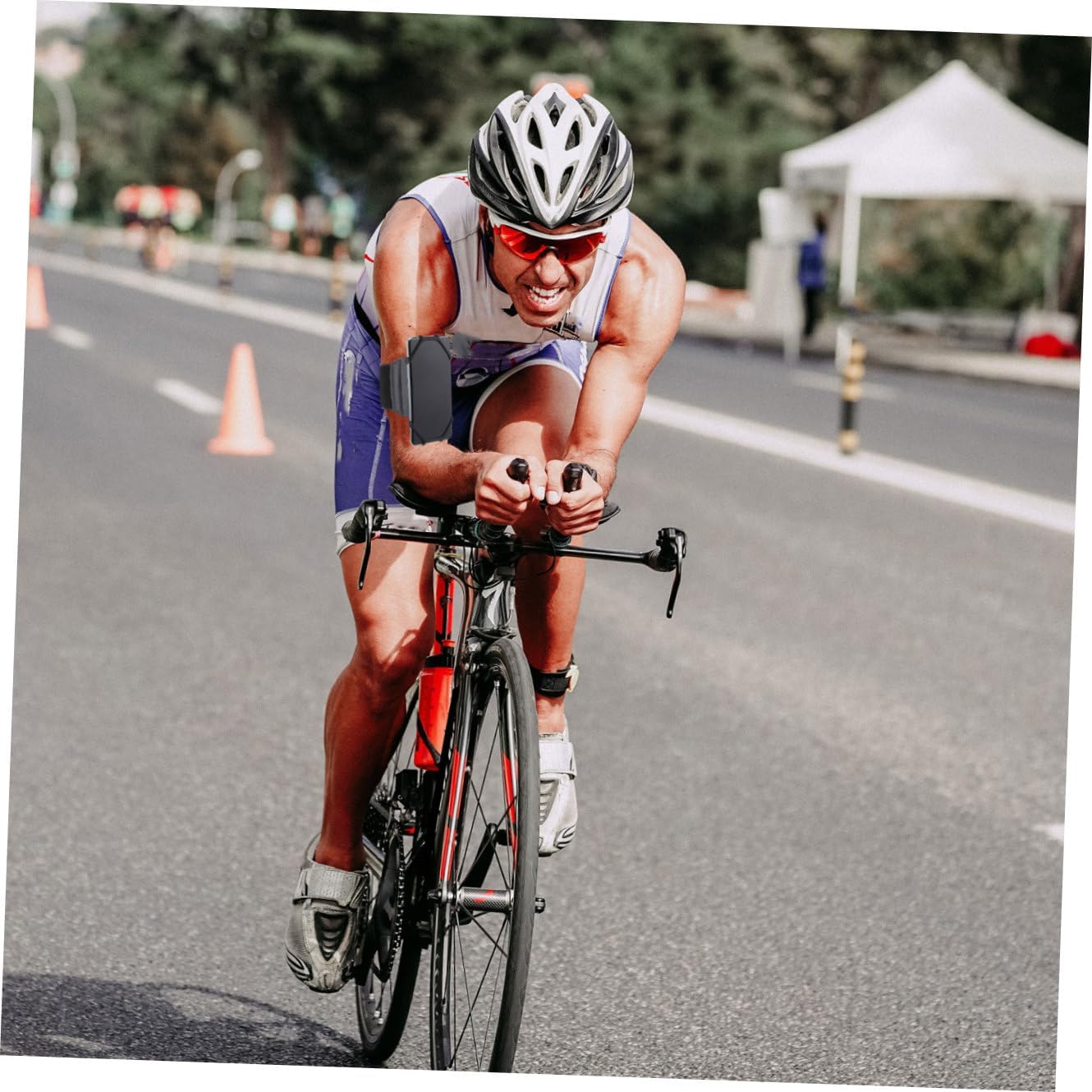Running Walking Cycling Wristband Phone Holder Rotating Phone Stand for Bike Cellphone Hand Straps Comfortable Material