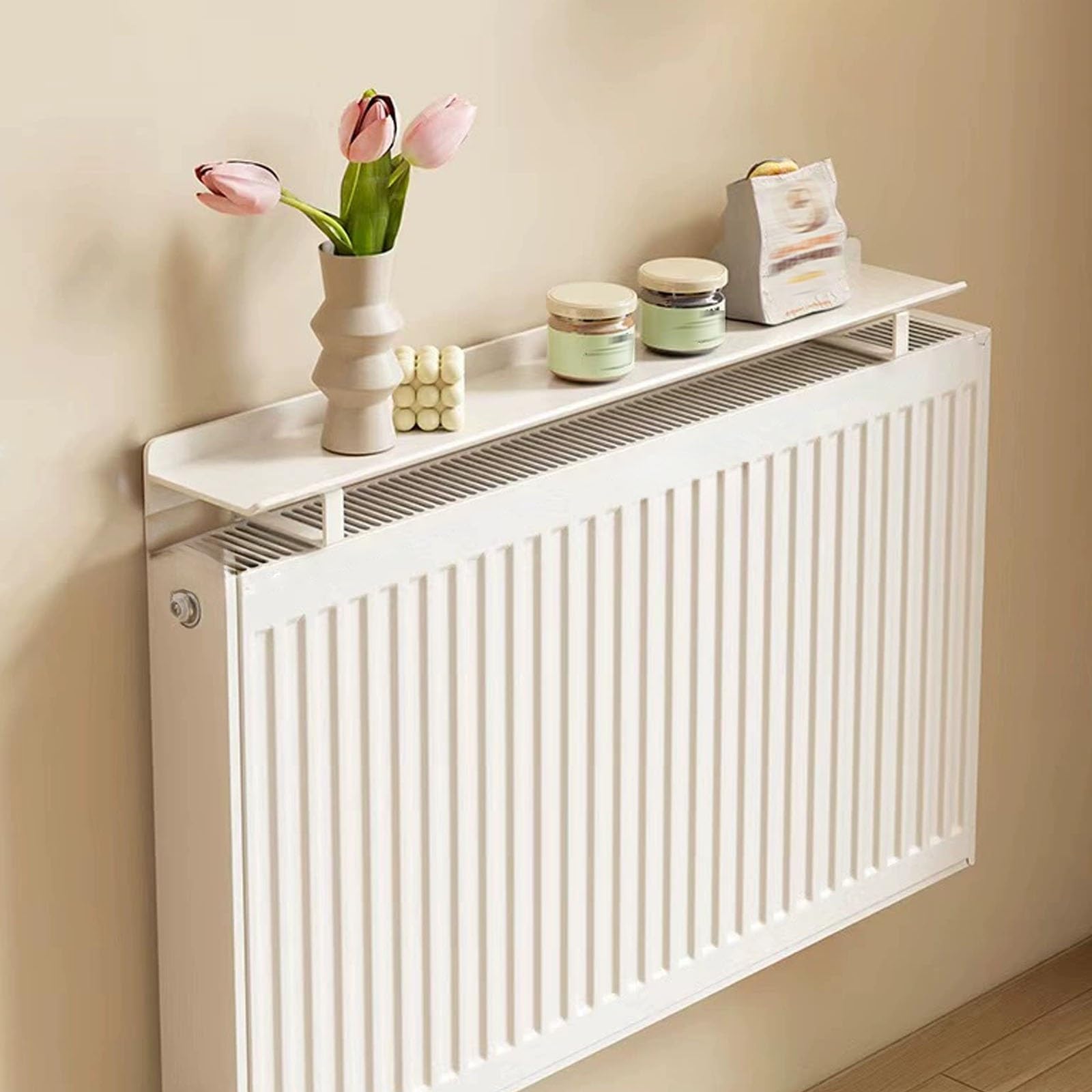 Étagère radiateur sans perçage pour protéger vos murs et optimiser l'espace du salon