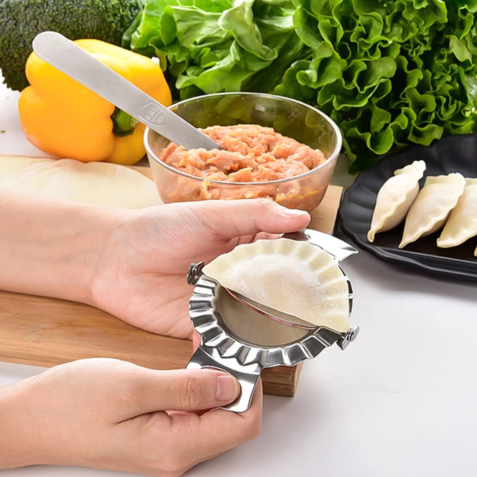 SET 2 PEZZI FORMA FORMINE PER RAVIOLI E PANZEROTTI IMPASTI PLASTICA BIANCO