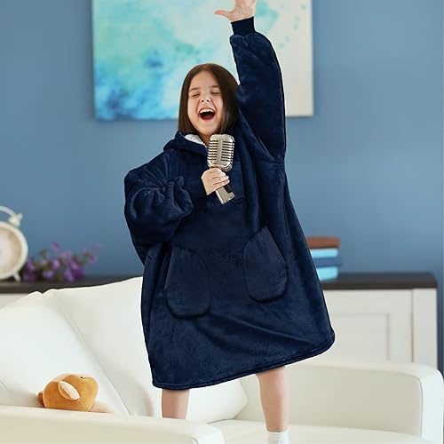Miniatura 7 de PAVILIA Manta de vestir para niños y niñas, cálida y acogedora sudadera con capucha gigante con dos bolsillos, forro polar Sherpa con capucha para