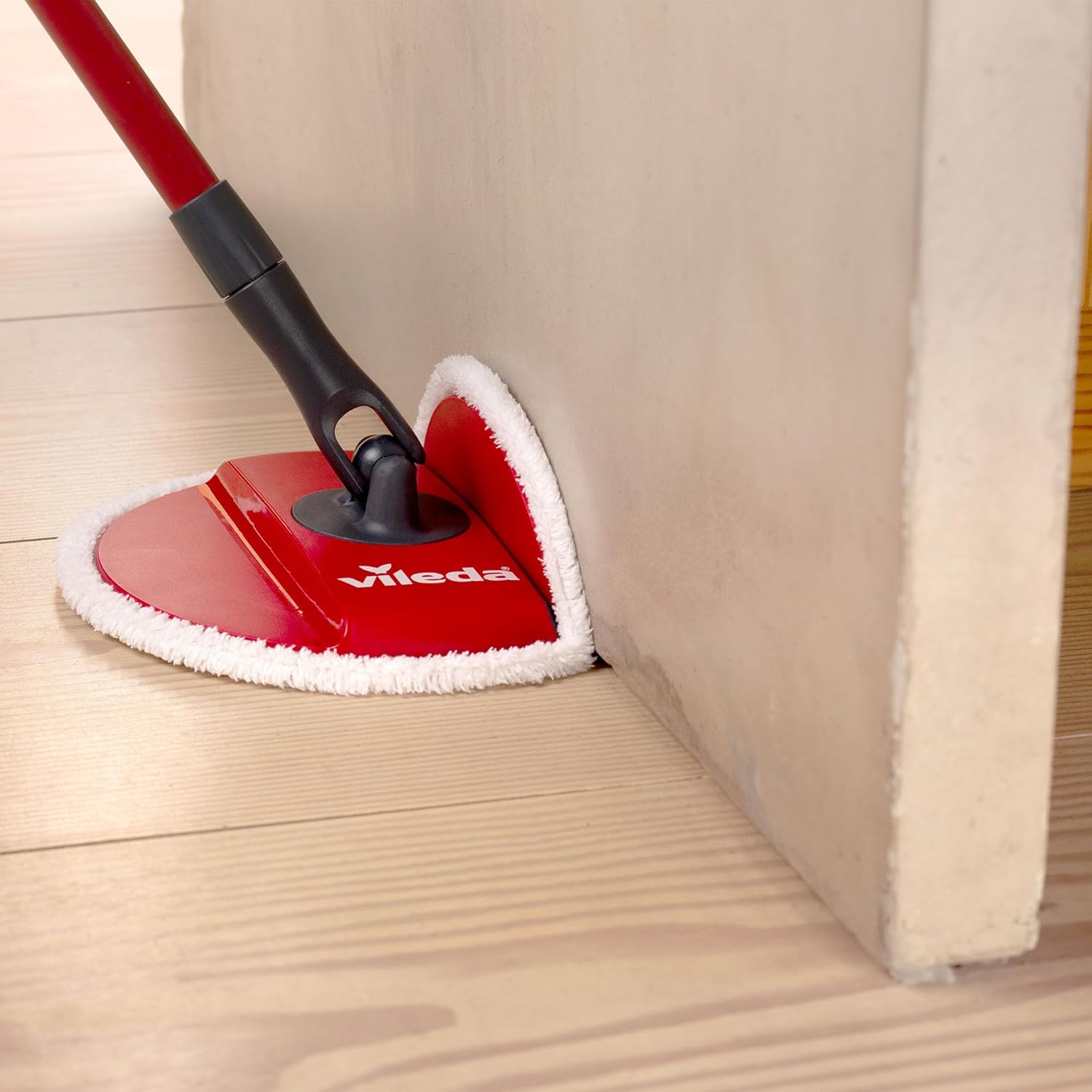 Vileda Spin & Clean mop cleaning a corner with its foldable flap.