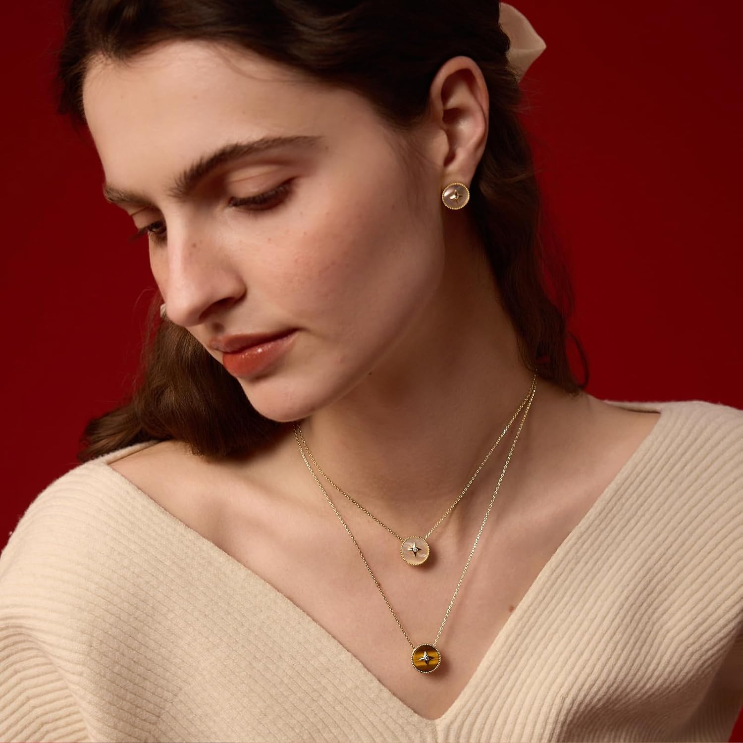 ARSIS Lucky Star Necklace for Women, 18K Gold Pendant Compass Necklace，Reversible Round Pendant Charm Necklace, North Star Pendant with Cubic Zirconia Mother’s Day Gift