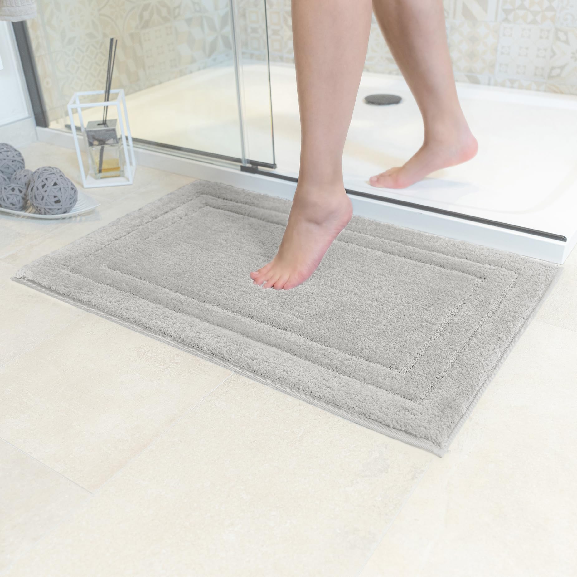 Tapis de bain antidérapant Decomira gris pour éviter les glissades 70x120