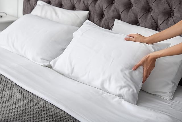 House of Threads Pillow Cases 4 Pack, Excellent Quality Wrinkle Resistant, Microfiber Breathable & Soft White Pillow Protectors (50 X 75 Cm)