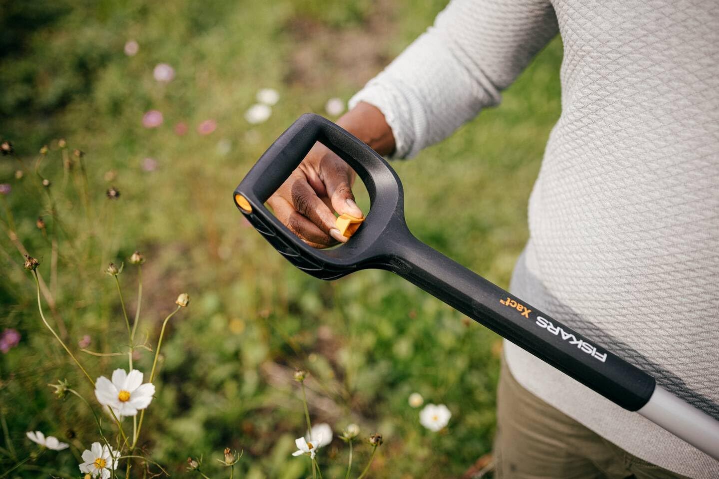 Fiskars Telescopic Spade Fork for Hard, Stony soils, with 4 tines, Length 1.10 m to 1.30 m, Boron Steel, Black/Silver, SmartFit, 1070717